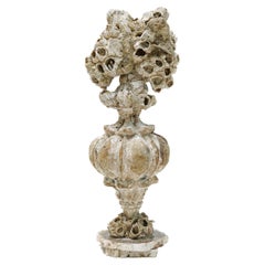 Vase italien du 18ème siècle « Fragment de fleurs » avec grappes de Barnacle fossiles