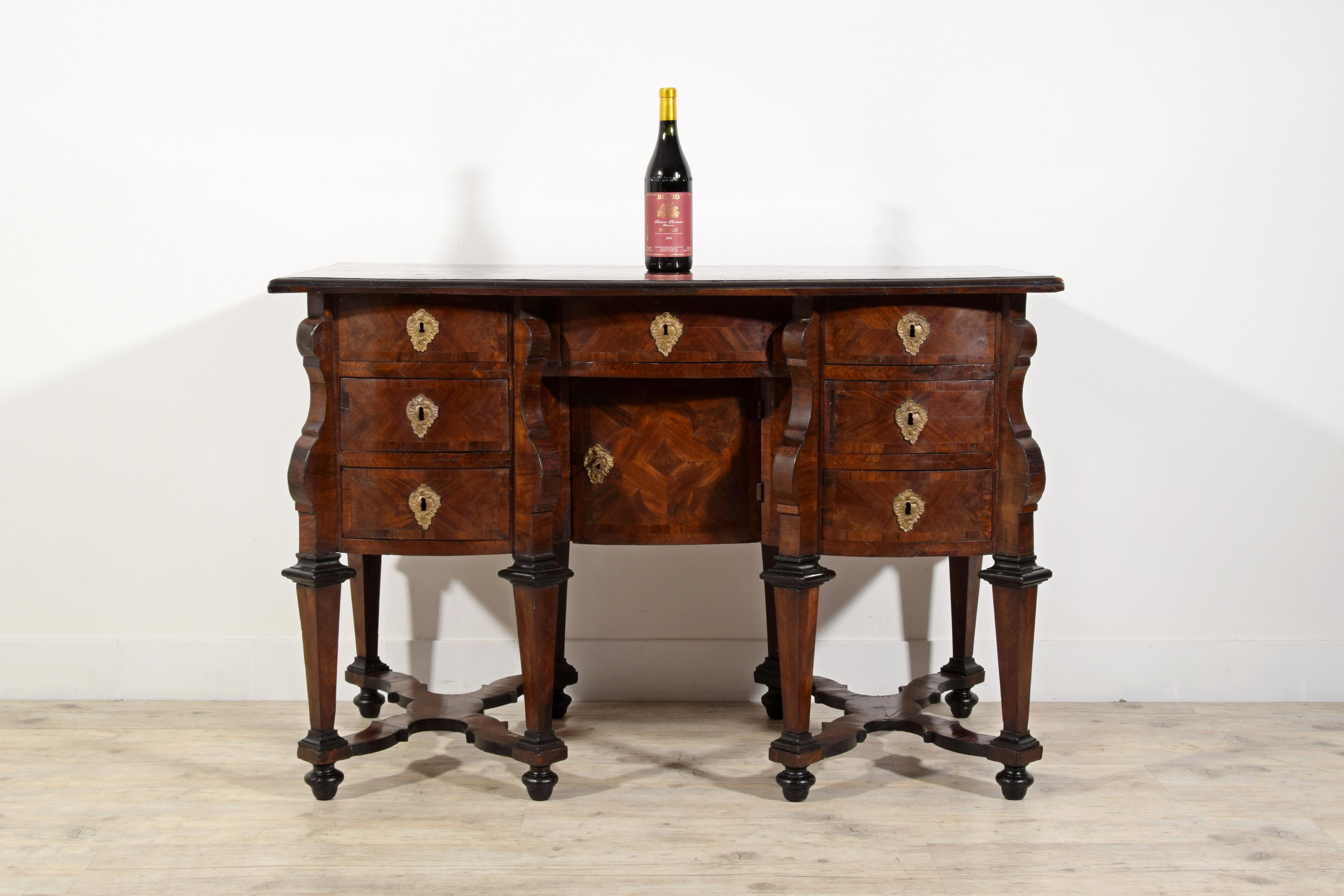  18th Century, Italian Veneered Wood Bureau Mazzarina For Sale 2