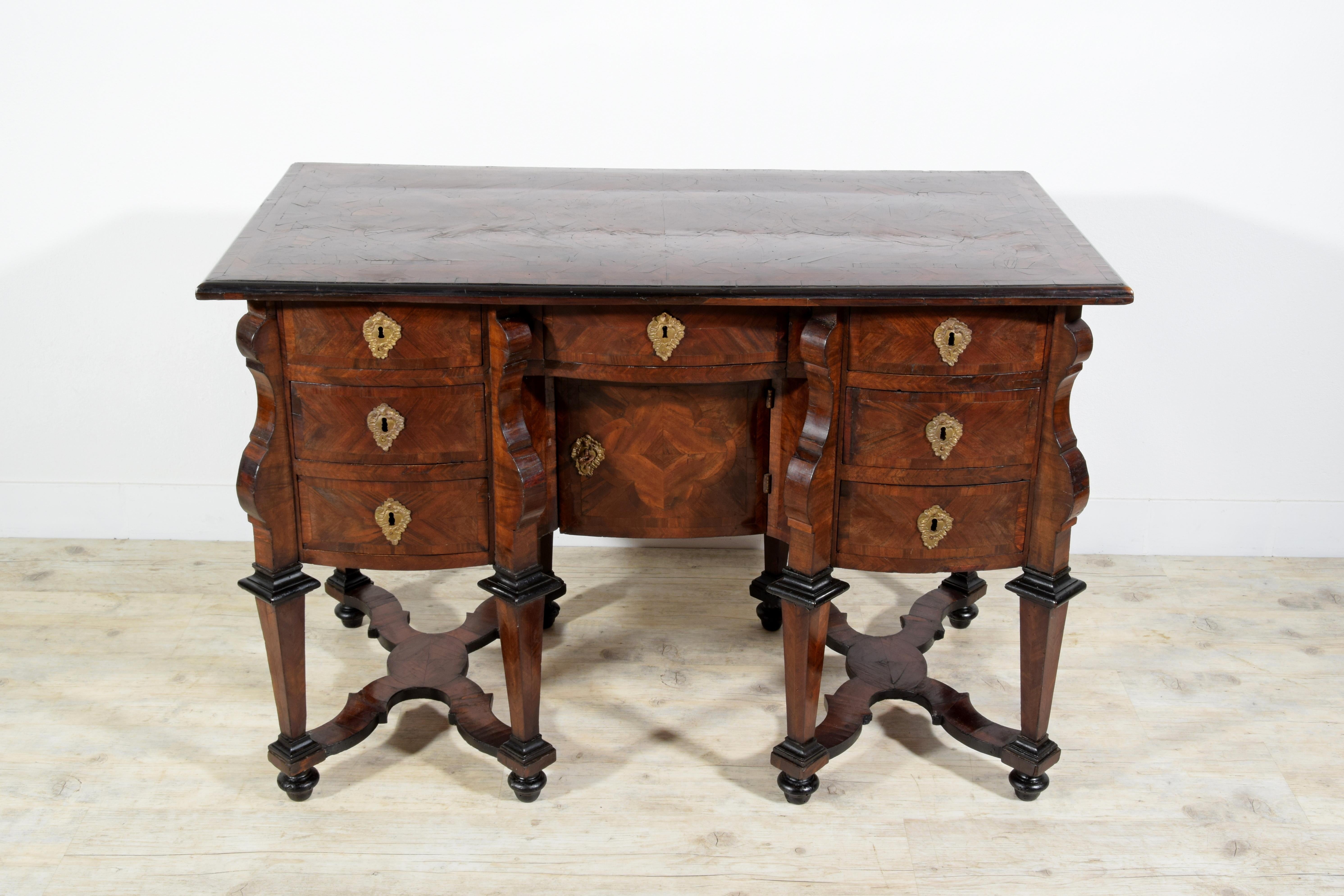  18th Century, Italian Veneered Wood Bureau Mazzarina For Sale 4
