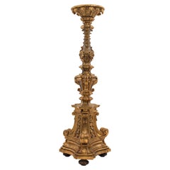 Antorchas de pie de madera dorada veneciana italiana del siglo XVIII