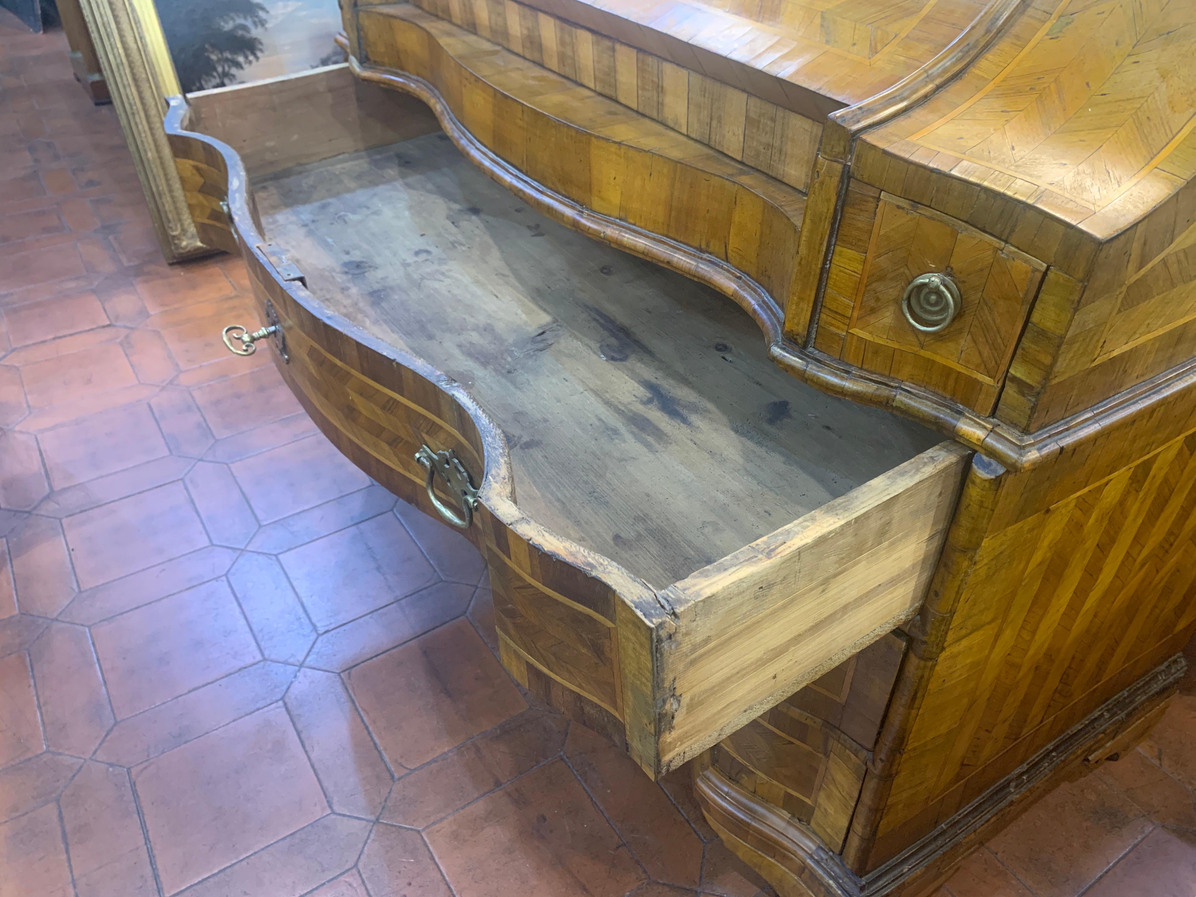 18th Century Italian Verona Louis XV Walnut Marquetry Bureau Secrétaire, 1700s For Sale 11