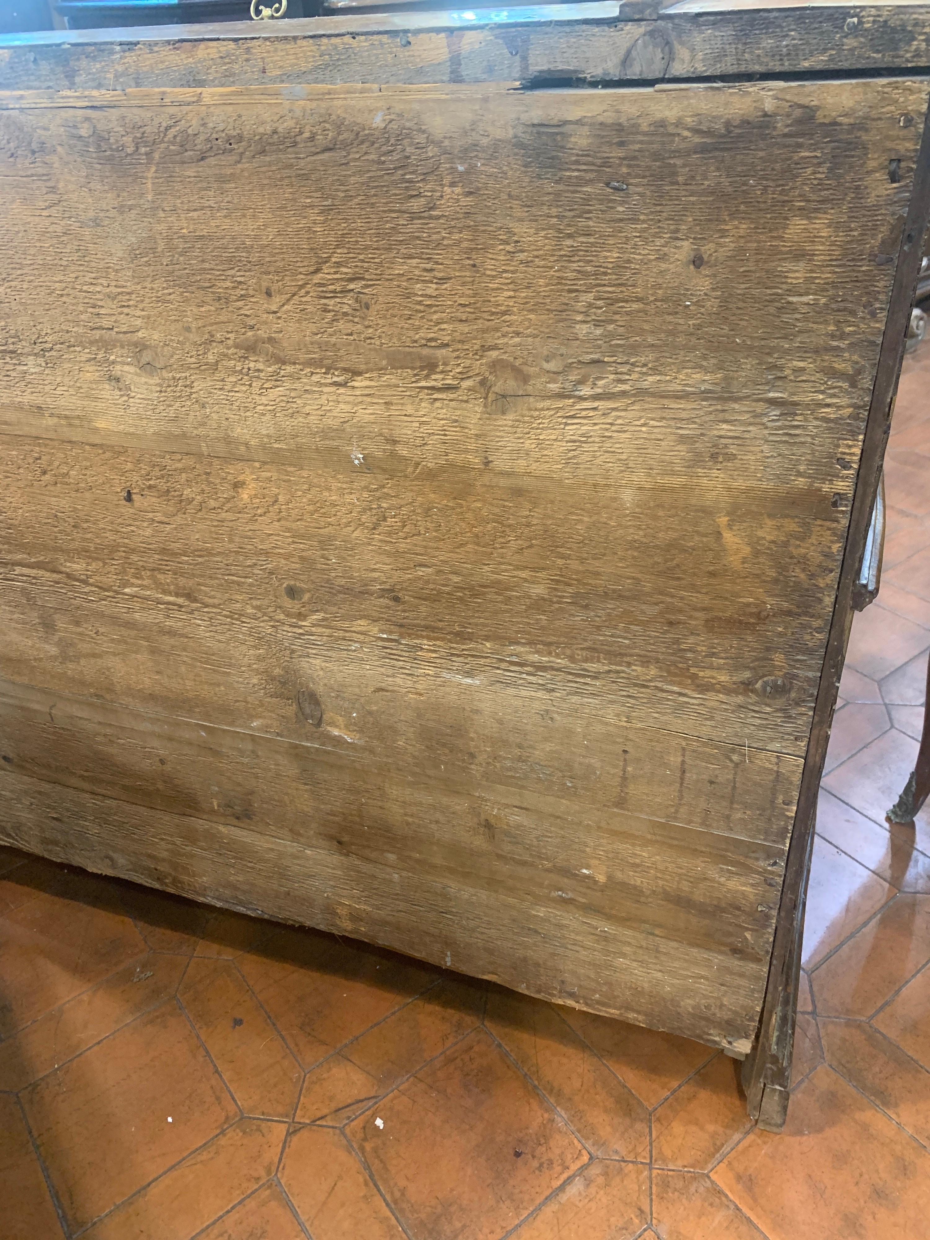 18th Century Italian Verona Louis XV Walnut Marquetry Bureau Secrétaire, 1700s For Sale 12