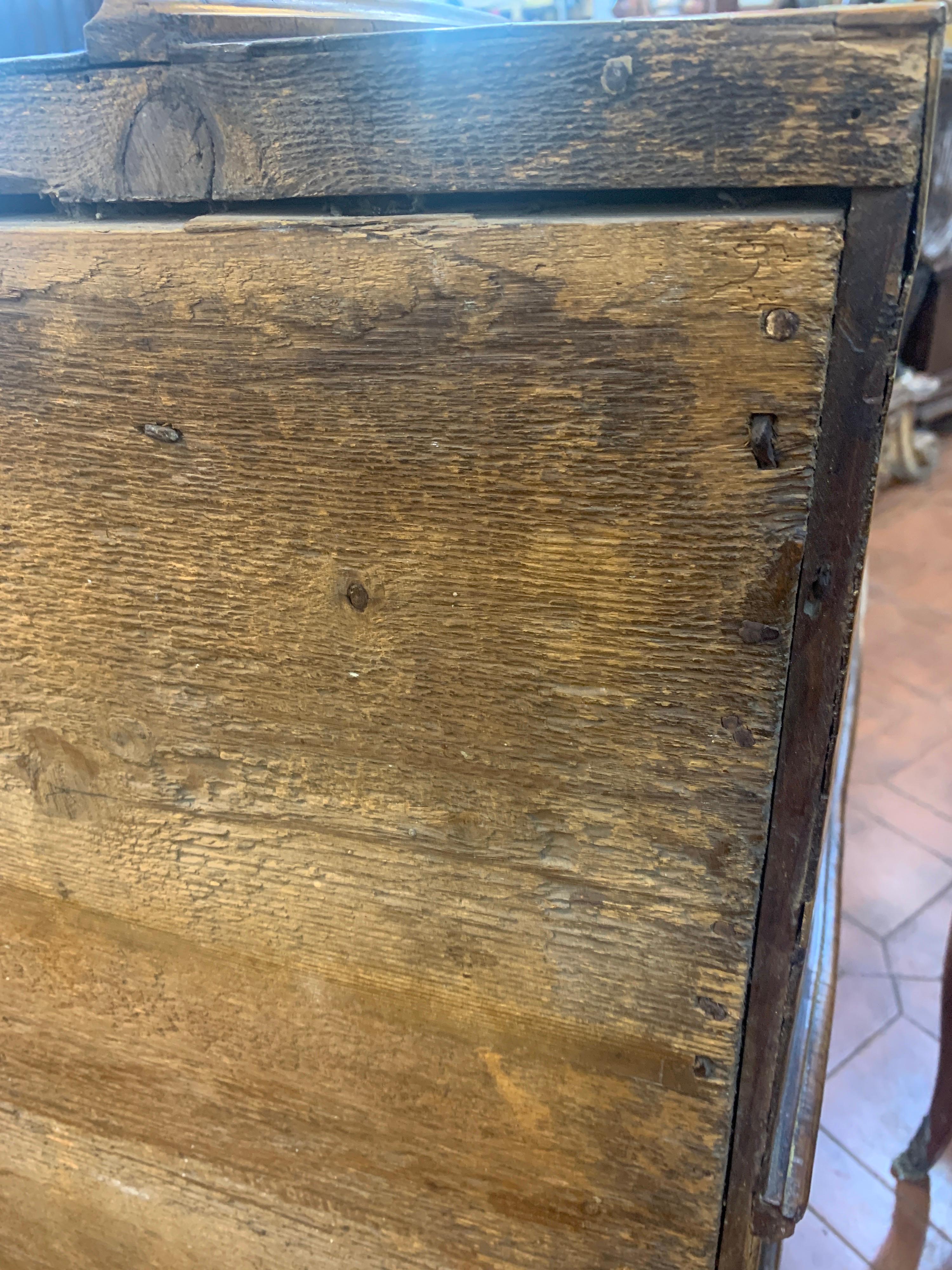 18th Century Italian Verona Louis XV Walnut Marquetry Bureau Secrétaire, 1700s For Sale 14