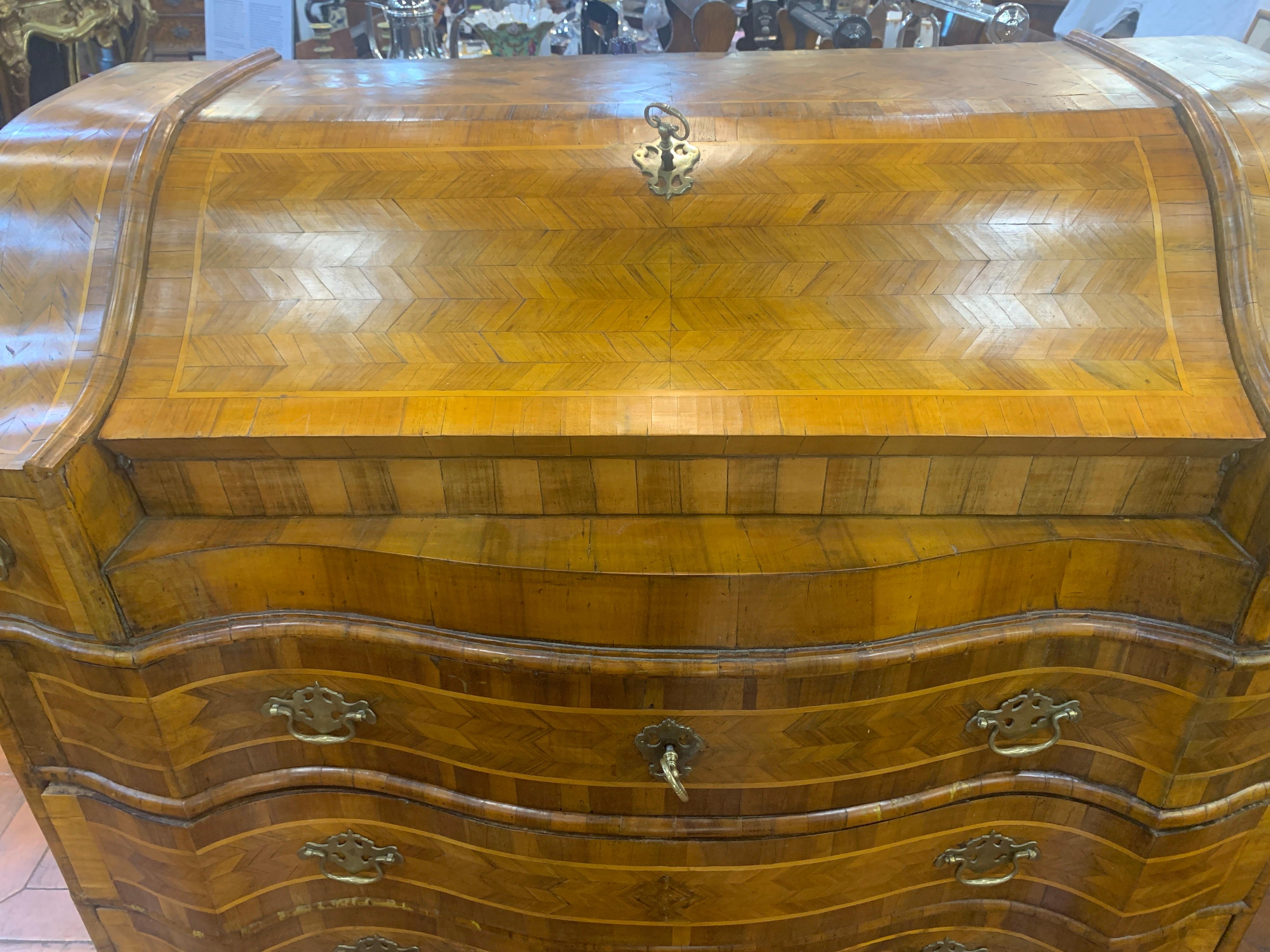 18th Century Italian Verona Louis XV Walnut Marquetry Bureau Secrétaire, 1700s For Sale 3