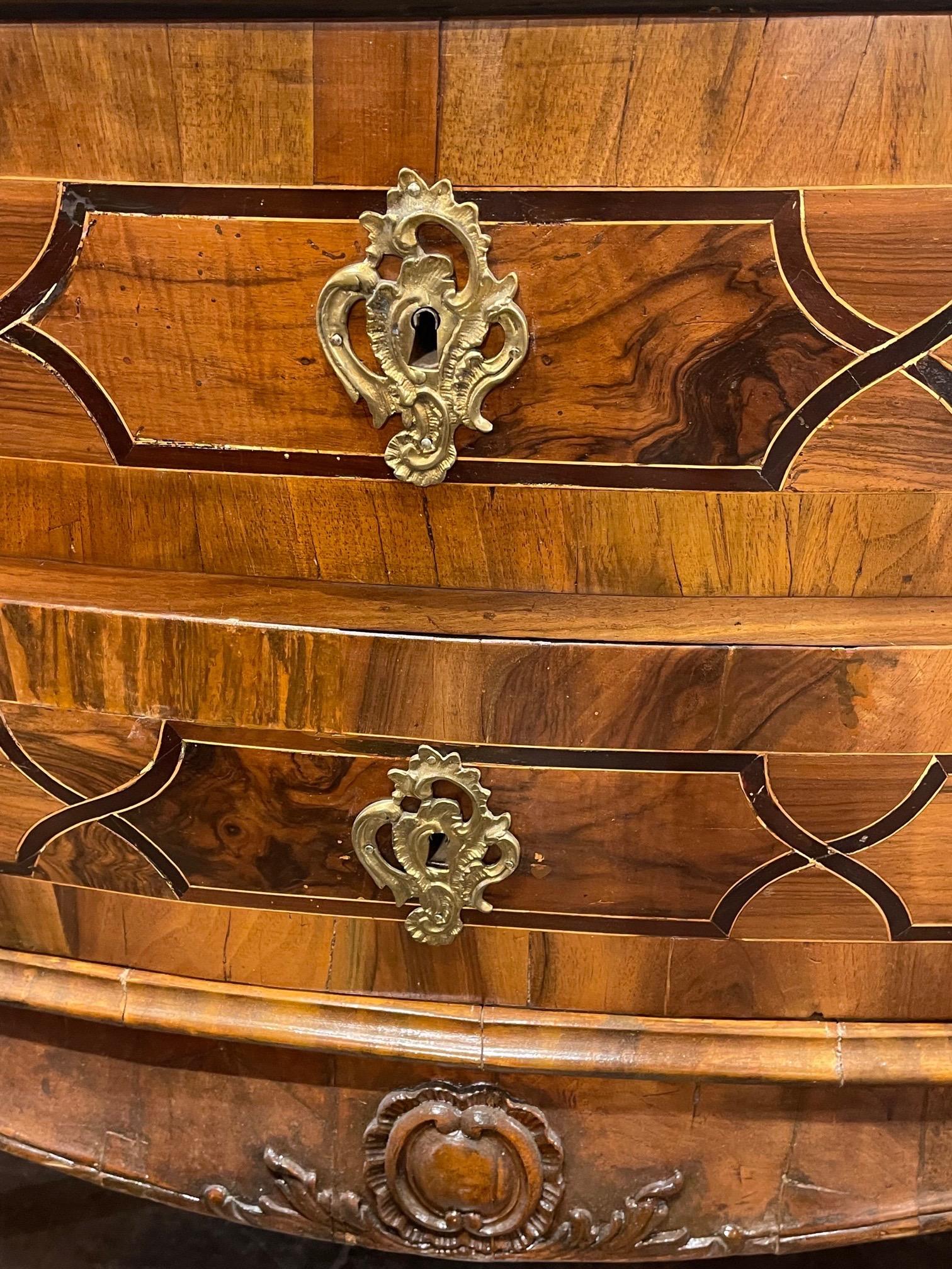 18th Century Italian Walnut and Inlaid Wood Commode In Good Condition In Dallas, TX