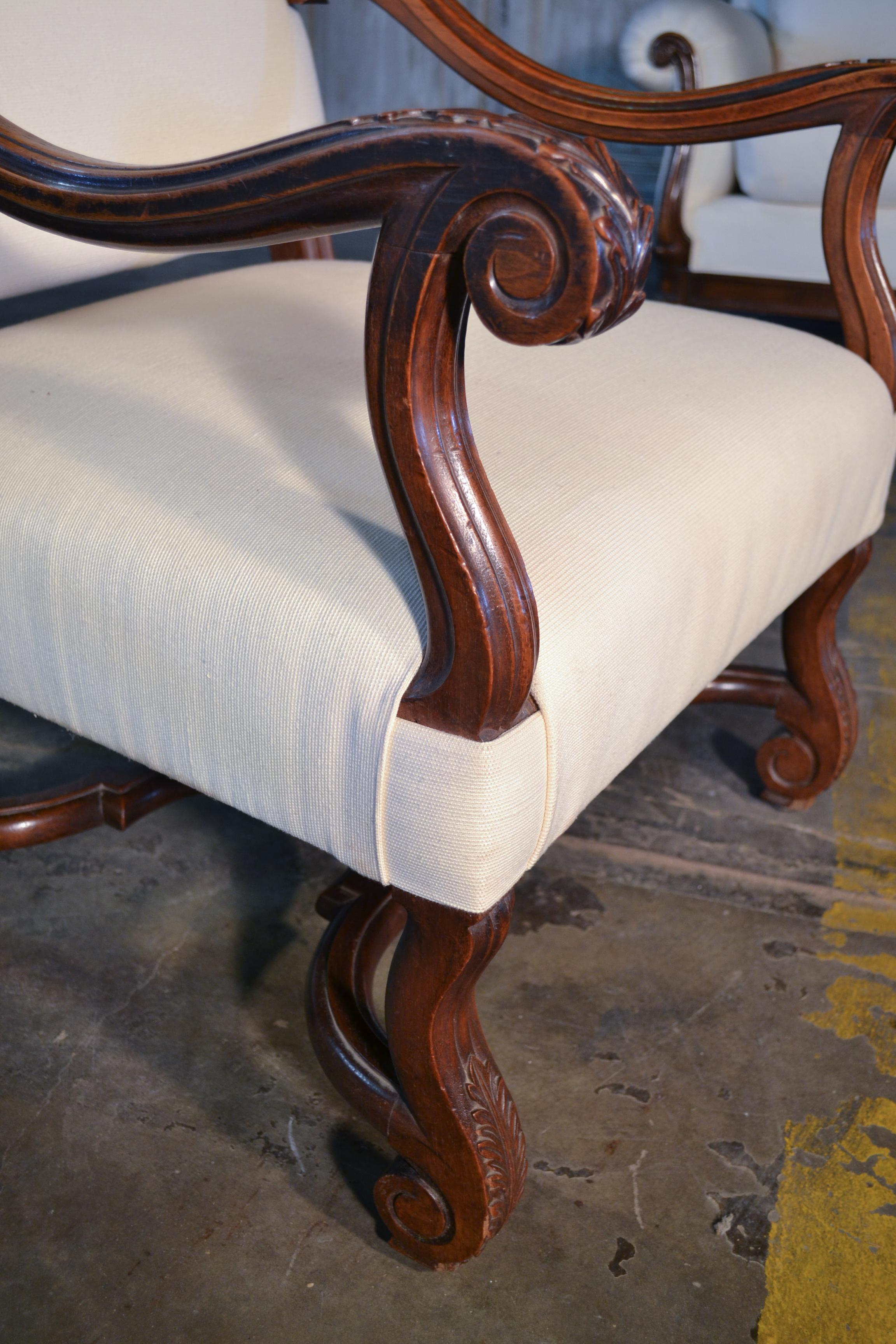 18th Century Italian Walnut Armchair In Good Condition For Sale In Chicago, IL