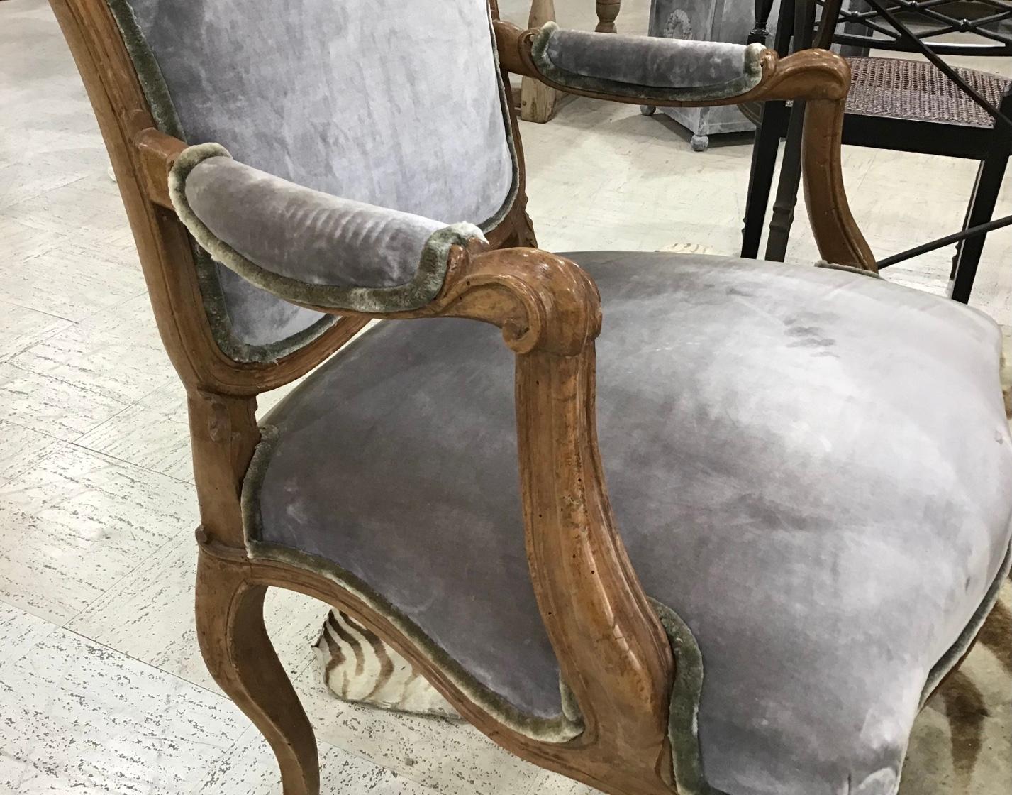 18th Century Italian Walnut Armchairs, a Pair In Good Condition In Bradenton, FL