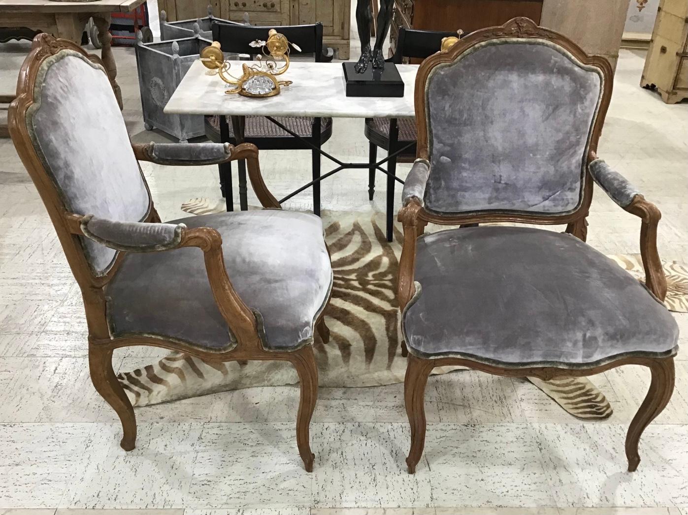 18th Century Italian Walnut Armchairs, a Pair 1