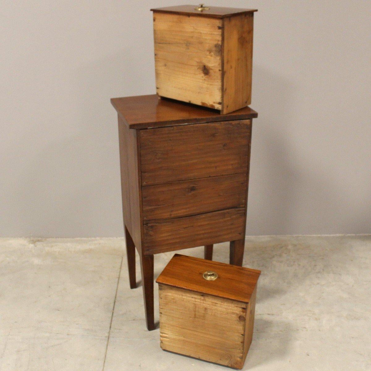 18th Century Italian Walnut Bedside Table with Two Drawers and Tapered Legs 5