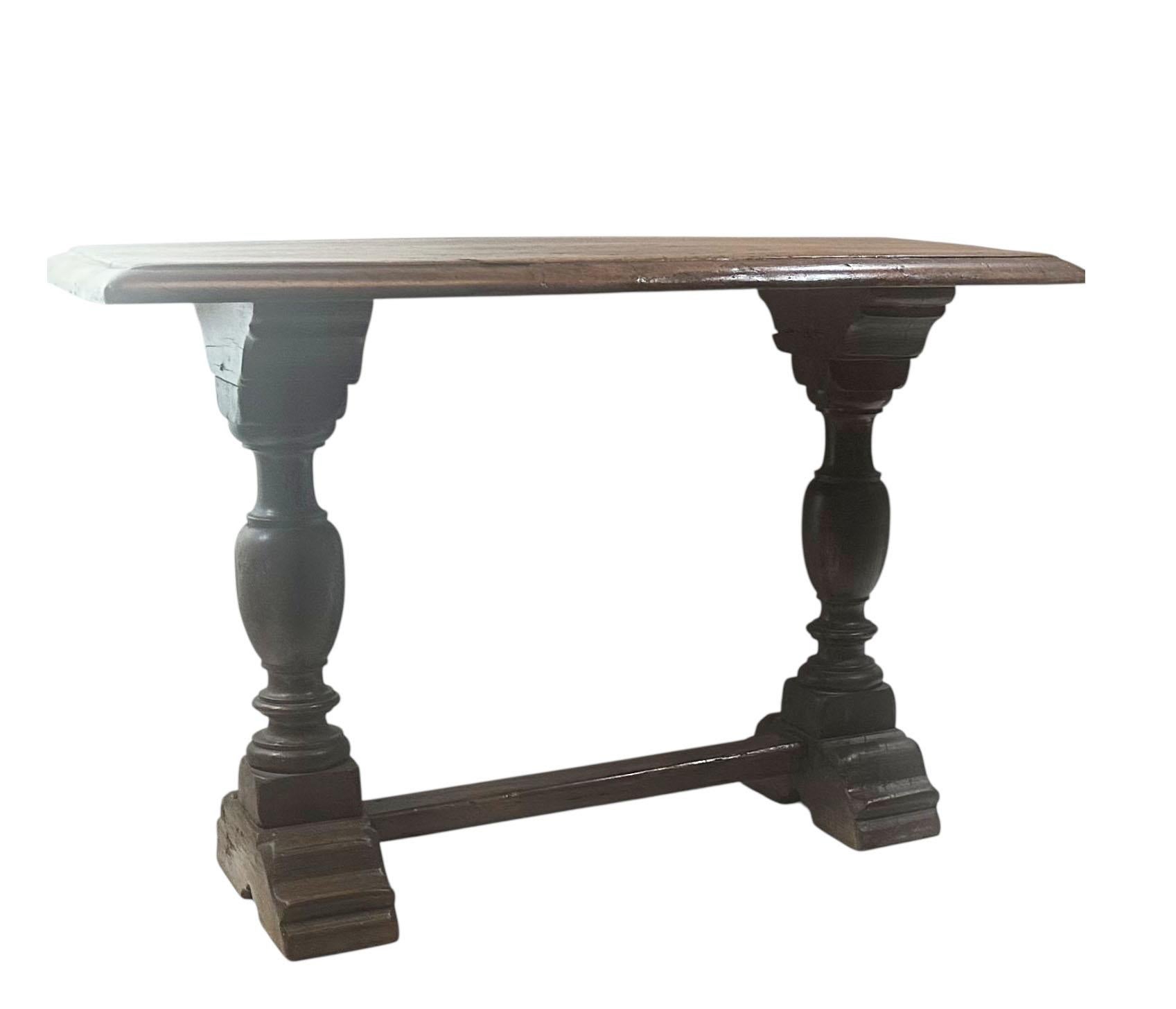 Banc italien en noyer du 18e siècle Bon état - En vente à Tampa, FL