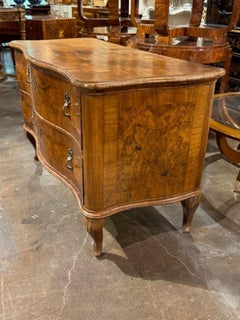 18th Century Italian Walnut Bombe' Shaped Commode