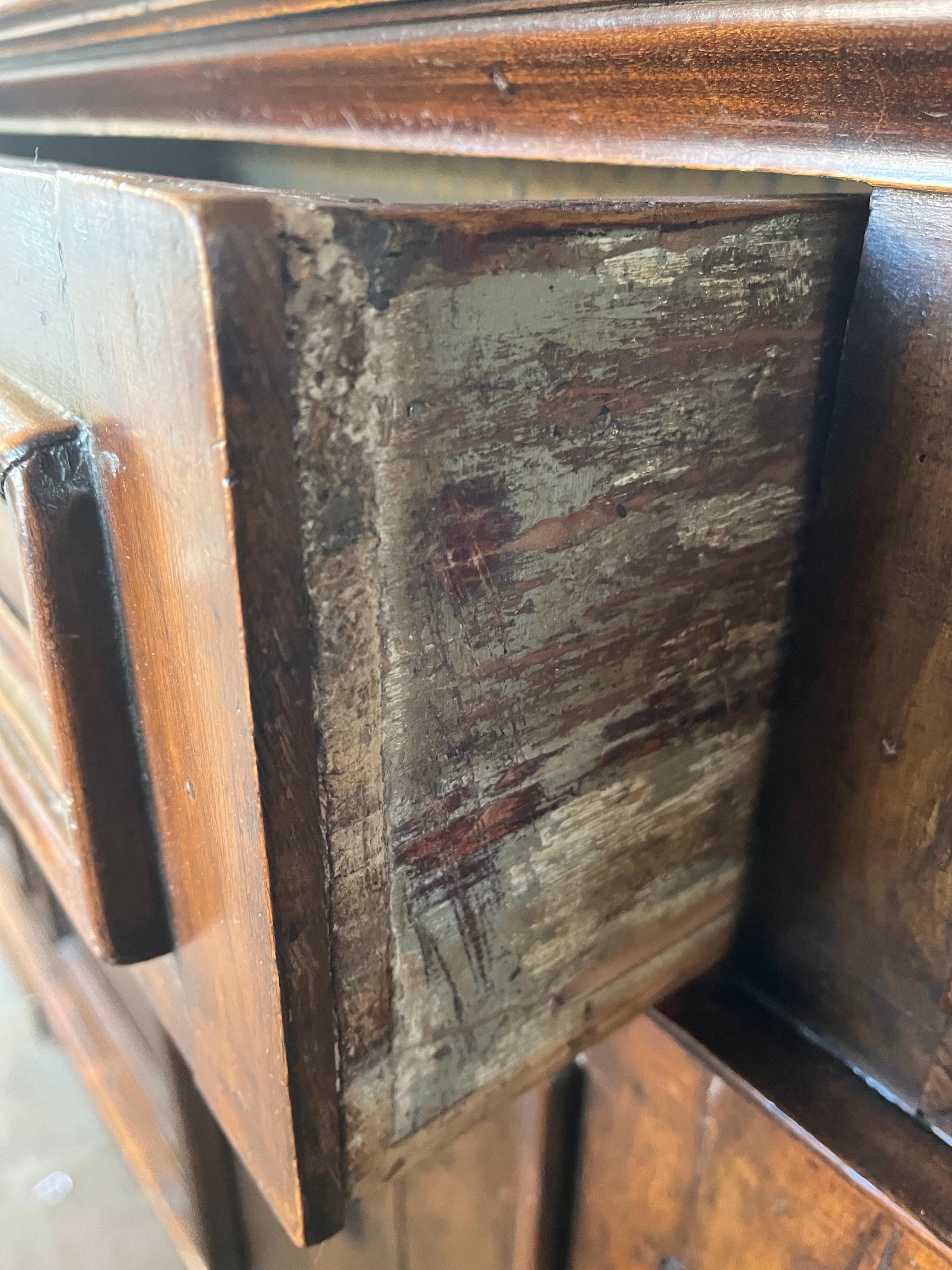 Buffet / Credenza in noce italiano del XVIII secolo in vendita 3