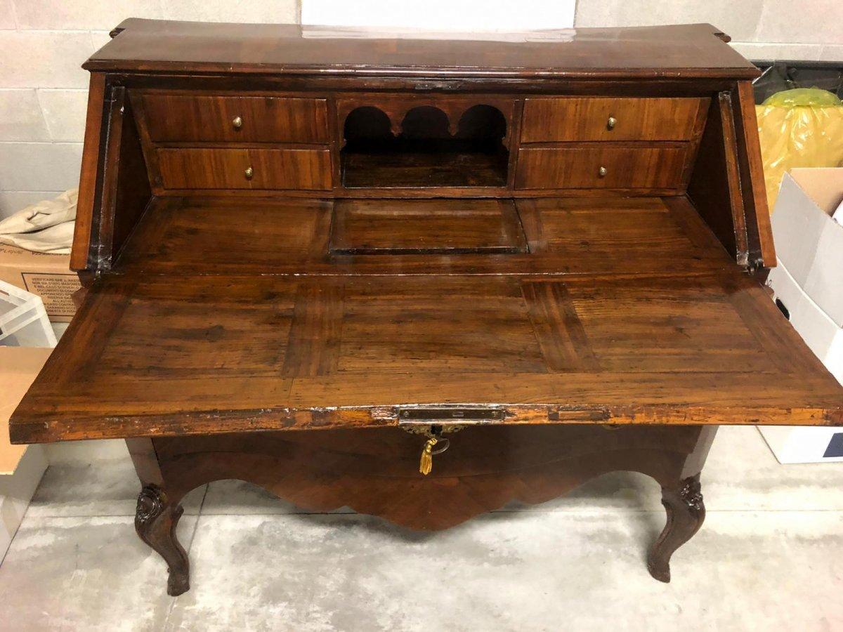 18th Century Italian Walnut Bureau Table Desk In Excellent Condition For Sale In Badia Polesine, Rovigo