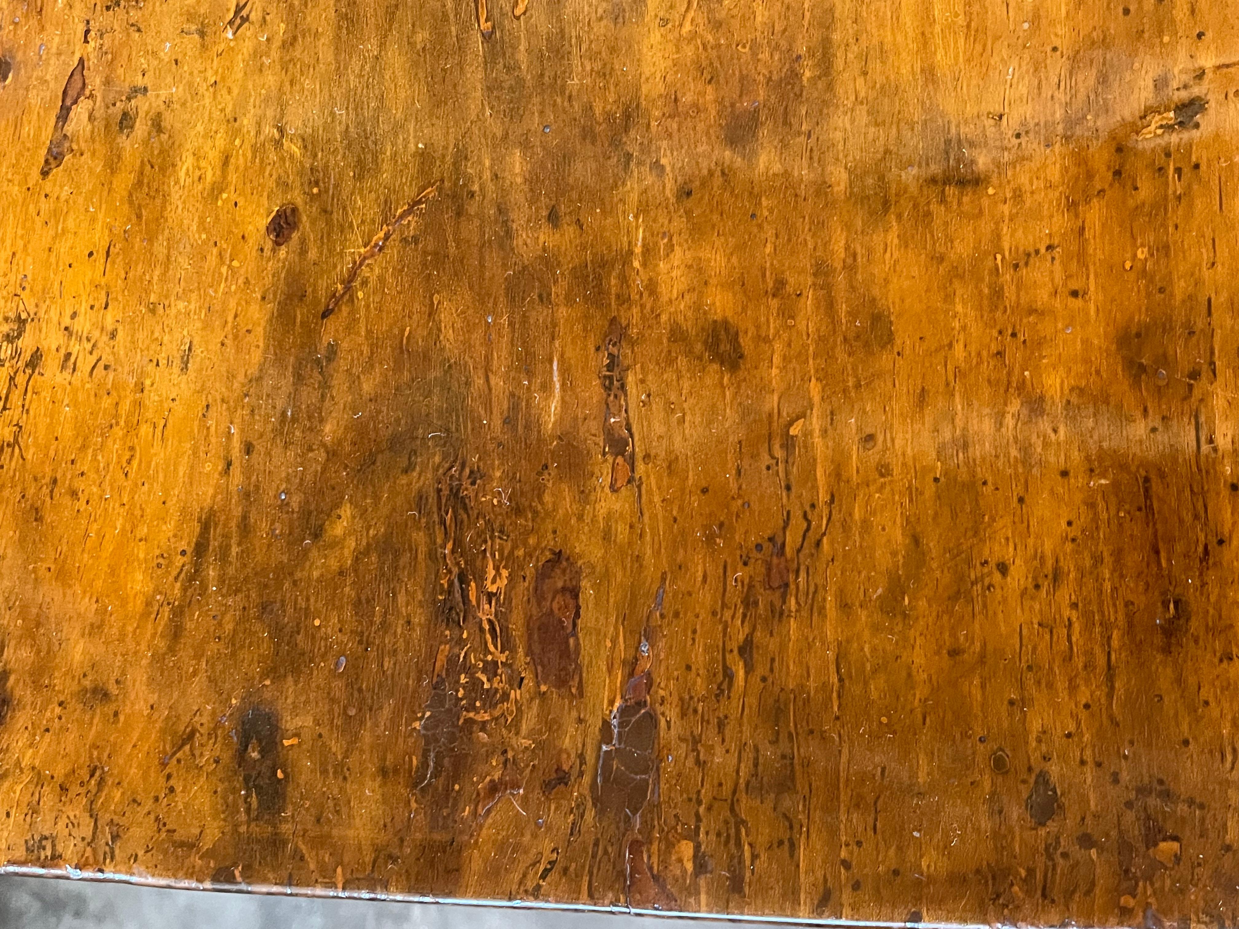 Cassettiera / Commode in noce del XVIII secolo con intarsi in vendita 3