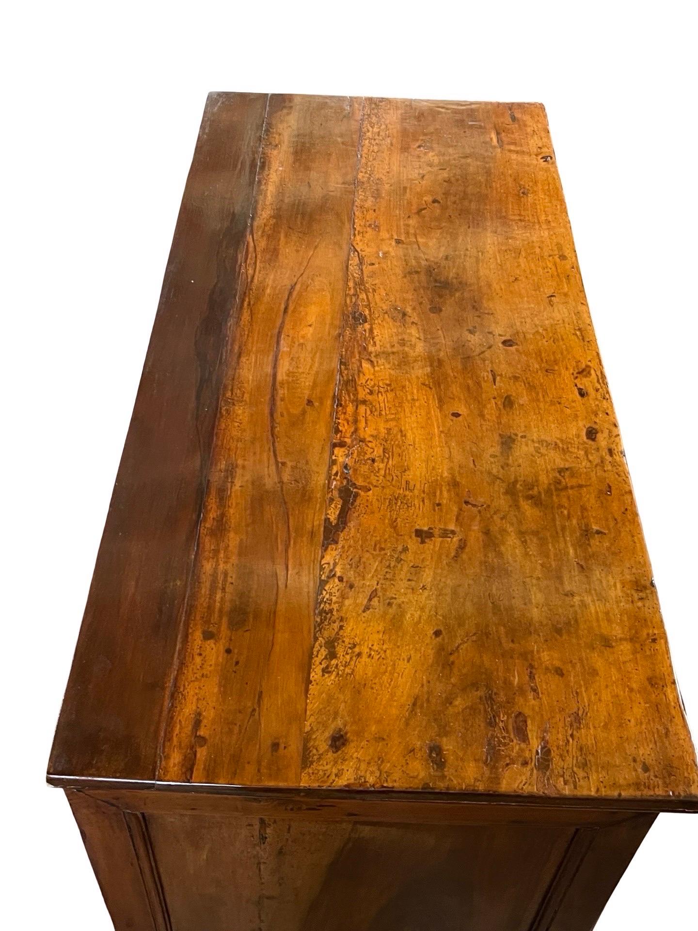 18th Century Italian Walnut Chest Of Drawers / Commode With Inlay For Sale 7