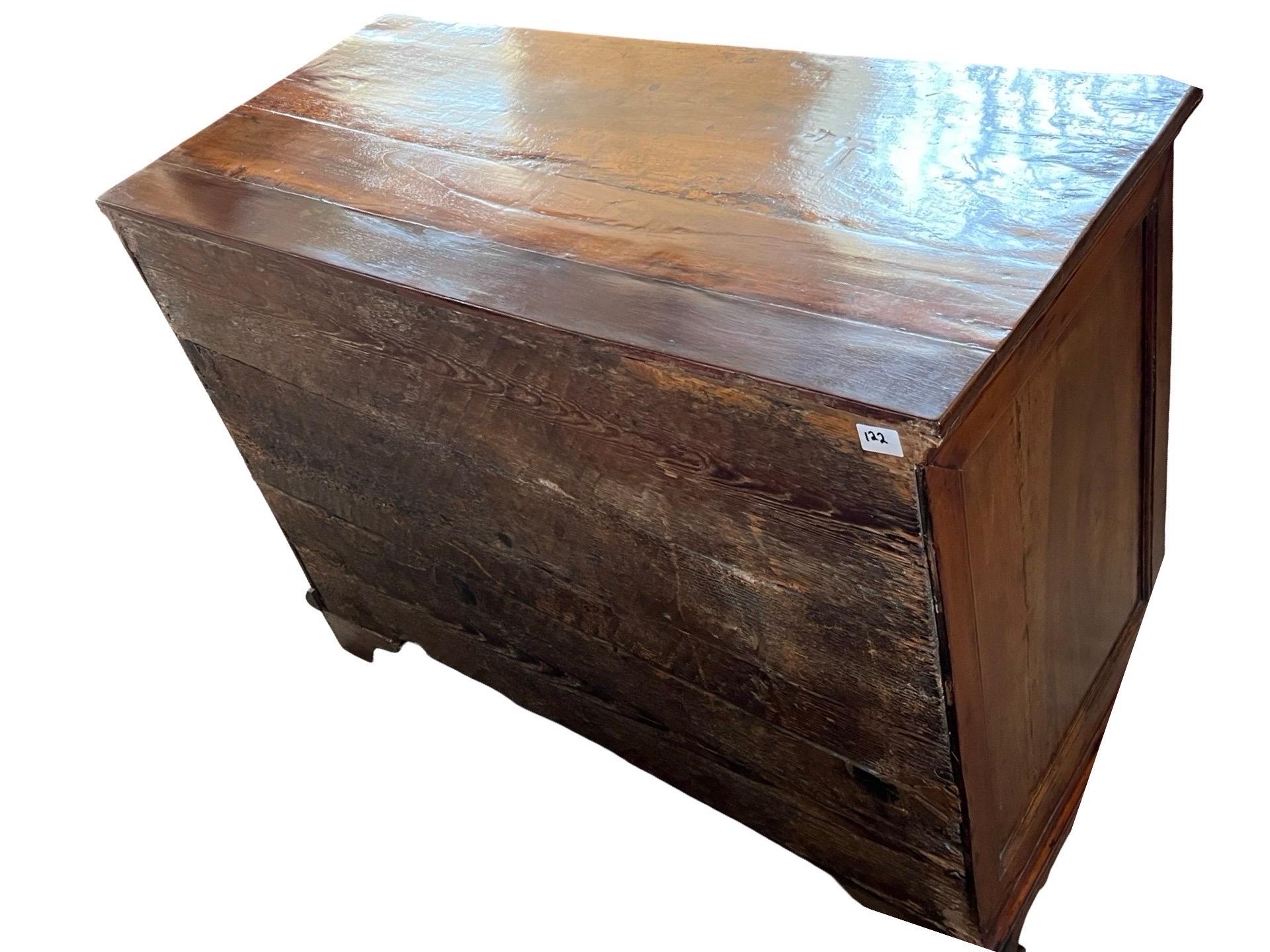 18th Century Italian Walnut Chest Of Drawers / Commode With Inlay For Sale 8