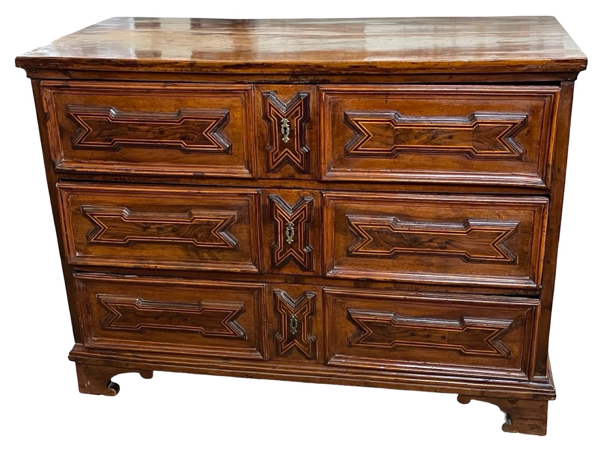 Baroque 18th Century Italian Walnut Chest Of Drawers / Commode With Inlay For Sale