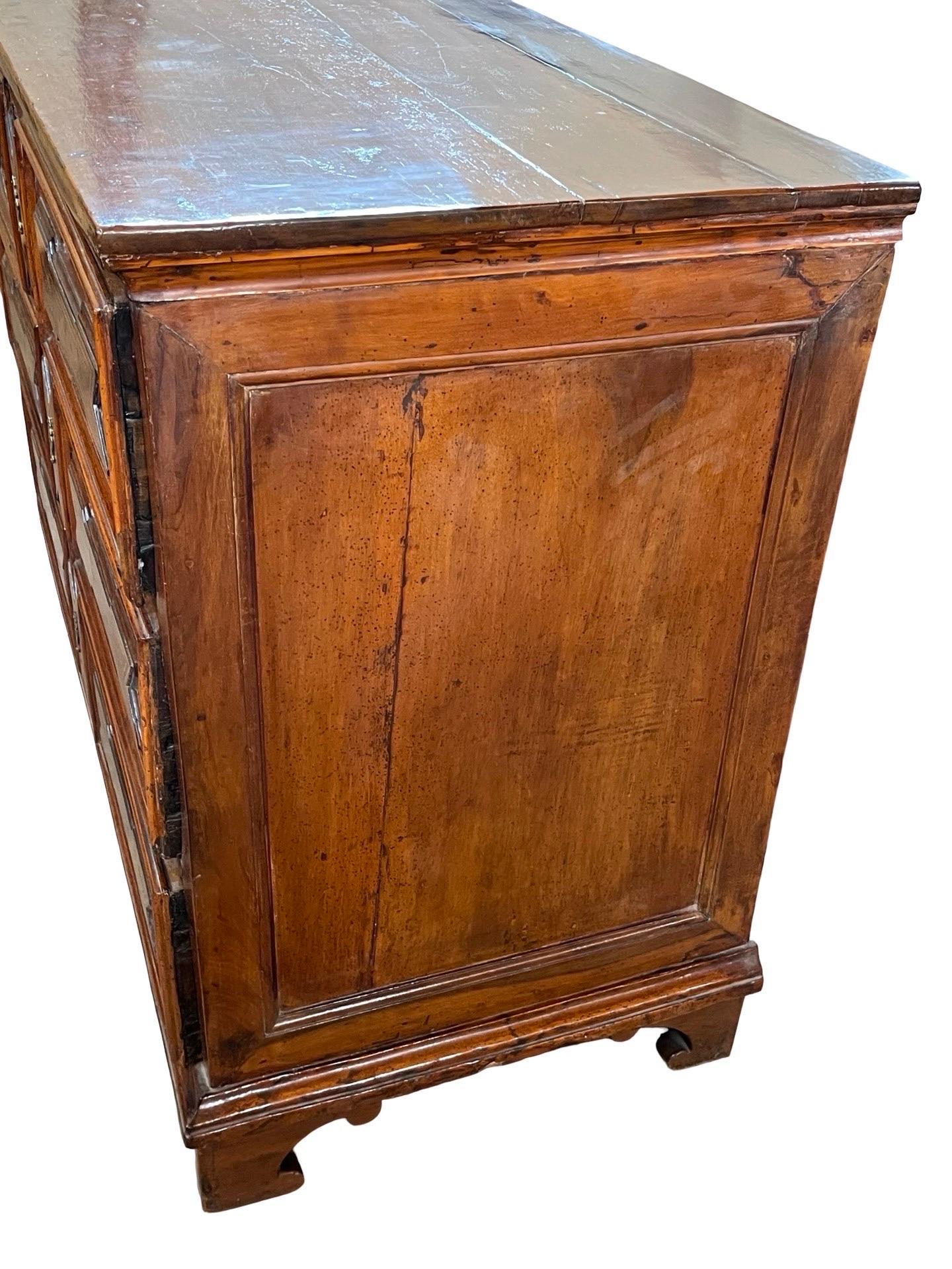 18th Century Italian Walnut Chest Of Drawers / Commode With Inlay For Sale 1