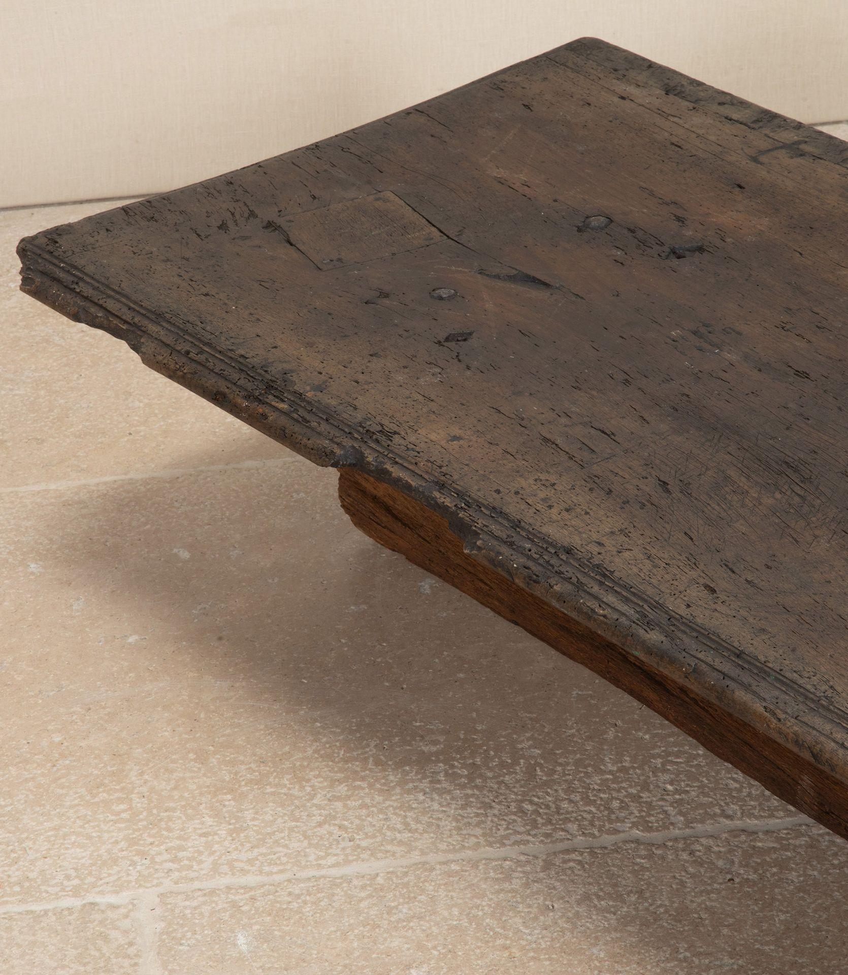 18th Century Italian Walnut Coffee Table In Good Condition For Sale In Gloucestershire, GB