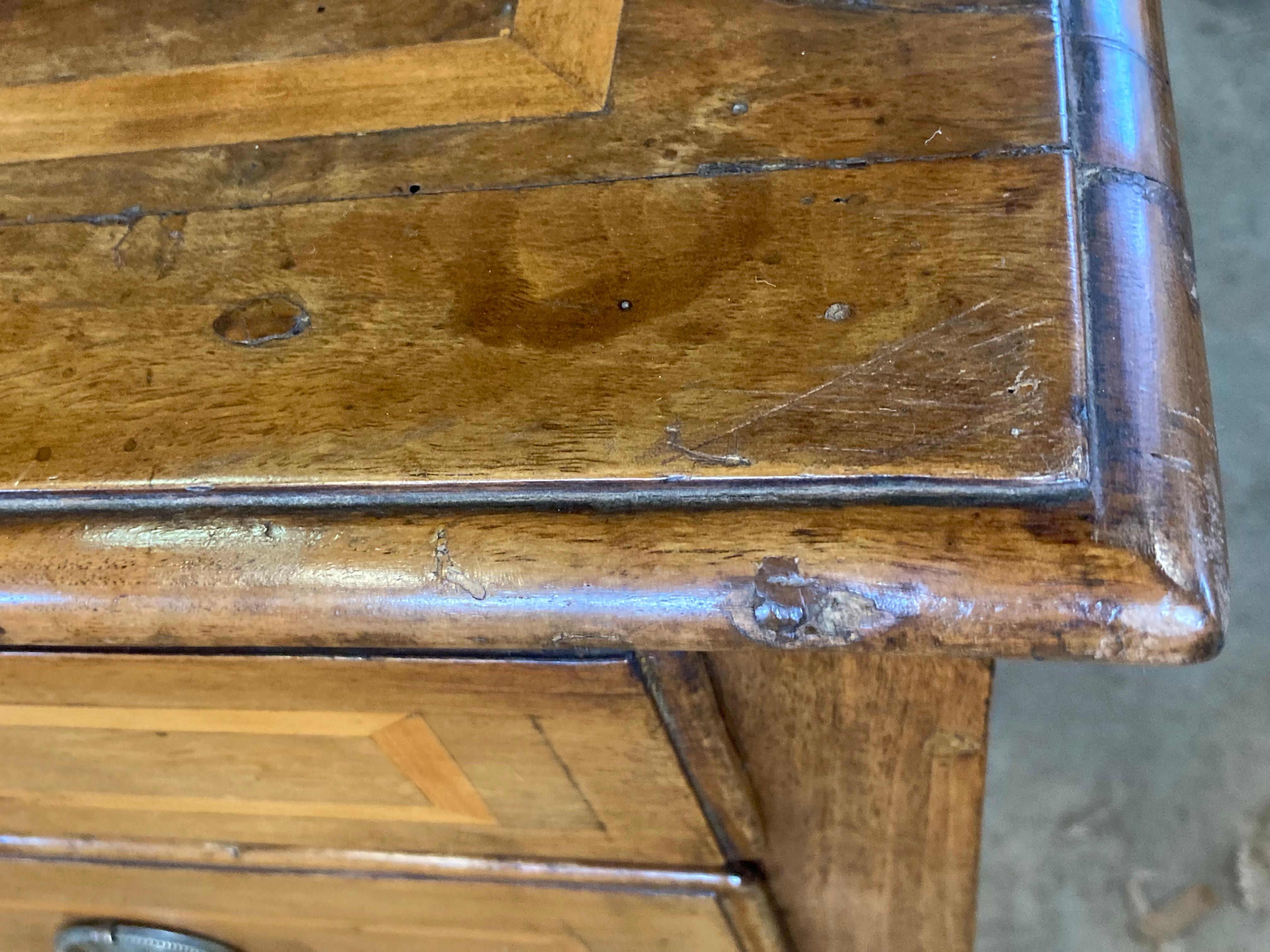 18th Century Italian Walnut Commode / Chest of Drawers 11