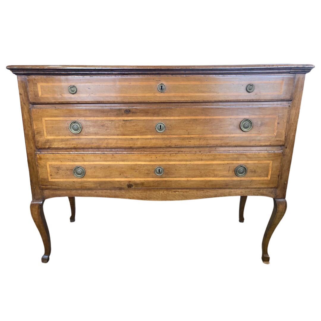 Italian commode from the city of Siena made in the late 1700s using walnut. With elegant lines and proportions this one is a true timeless beauty! 
The commode presents three overlay drawers, the top one a little narrower than the others. Each