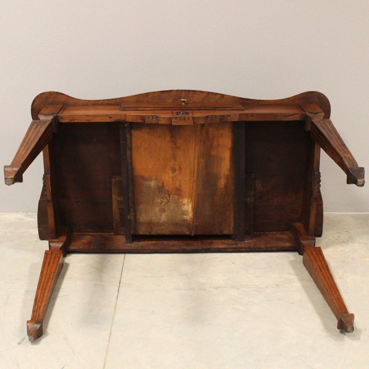 18th Century Italian Walnut Console Table with Serpentine Top and Carved Apron 6