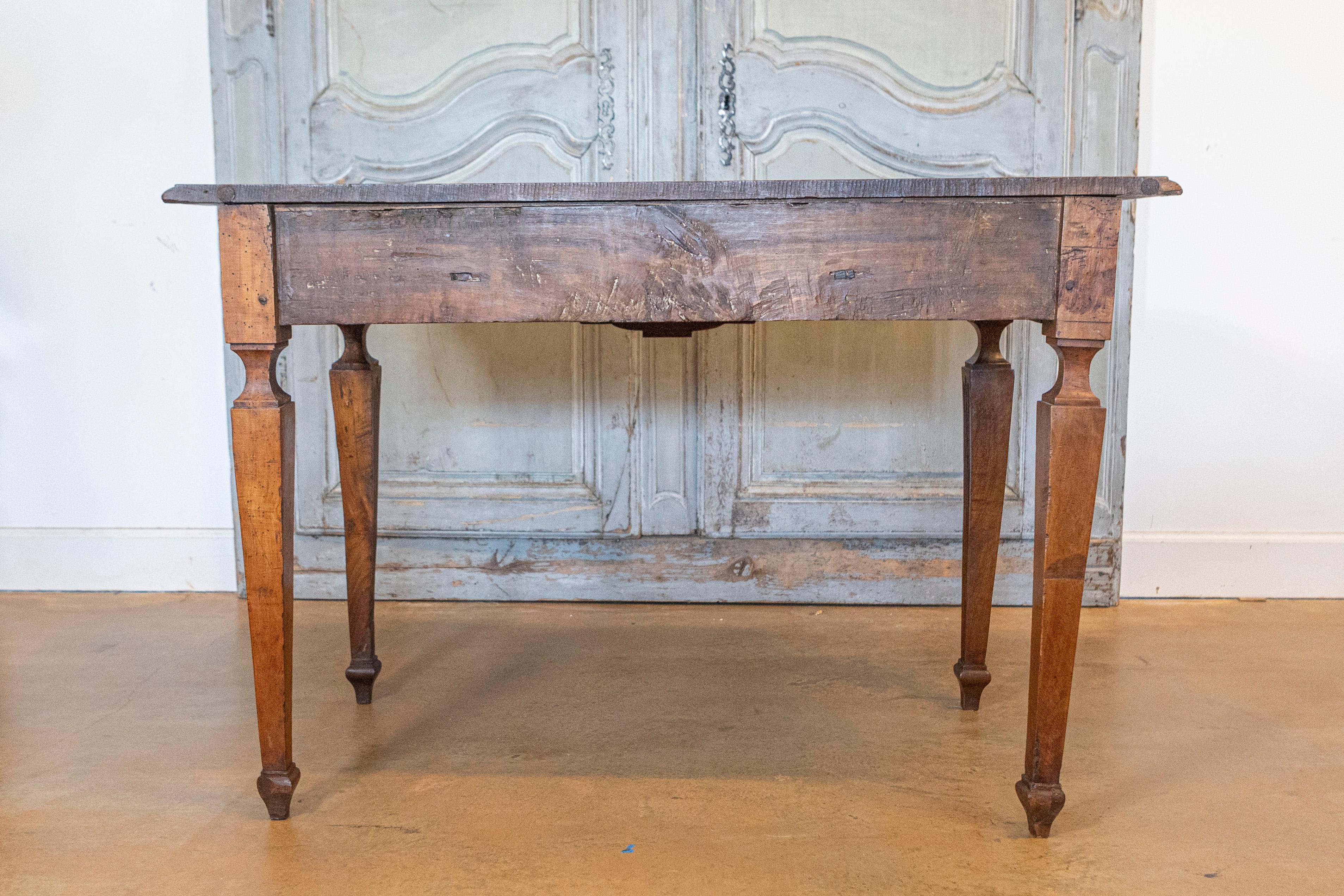 18th Century Italian Walnut Console Table with Serpentine Top and Carved Apron For Sale 2