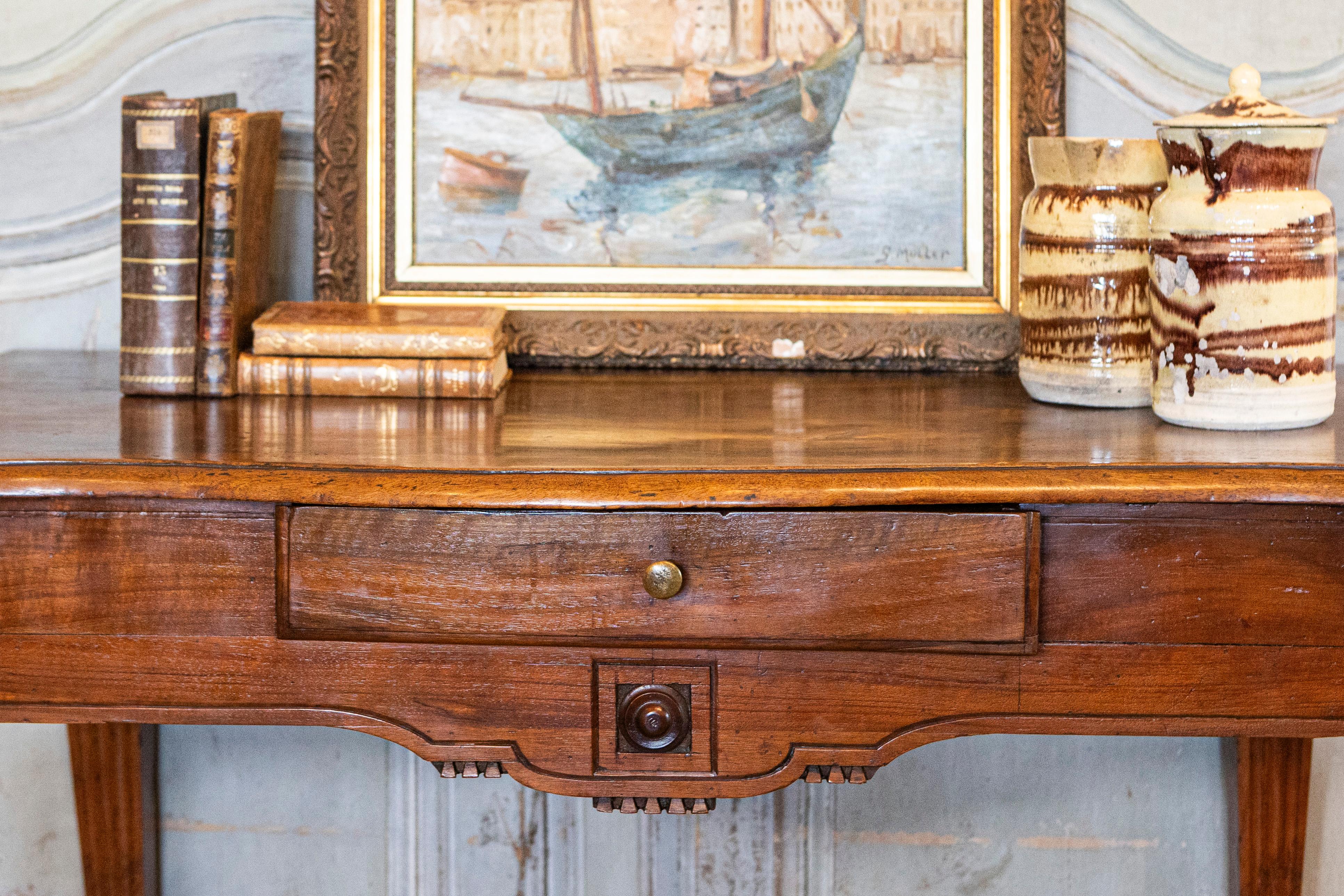 18th Century Italian Walnut Console Table with Serpentine Top and Carved Apron For Sale 4