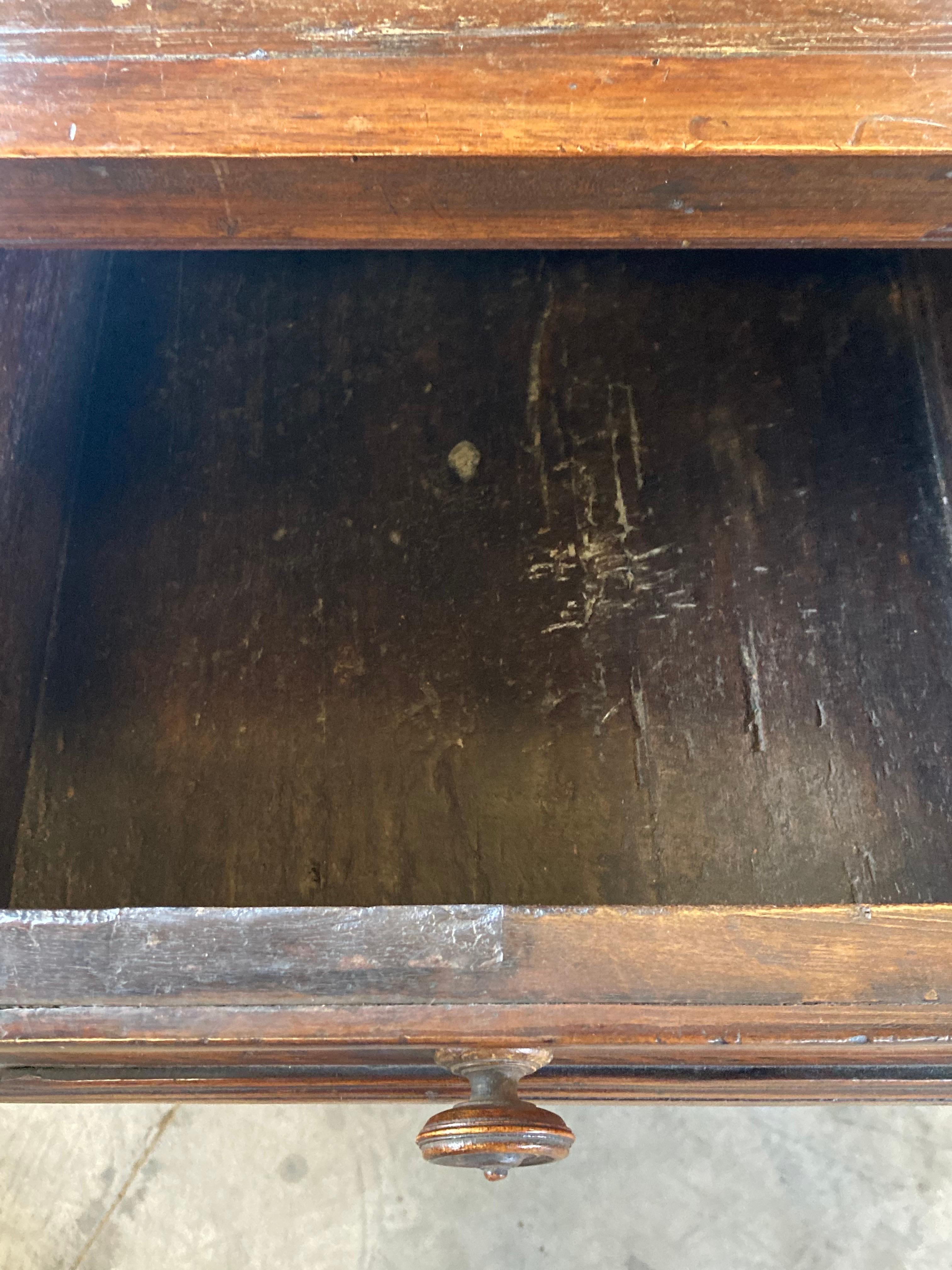 Credenza italiana de nogal del siglo XVIII con incrustaciones en Bueno Estado en Carmine, TX