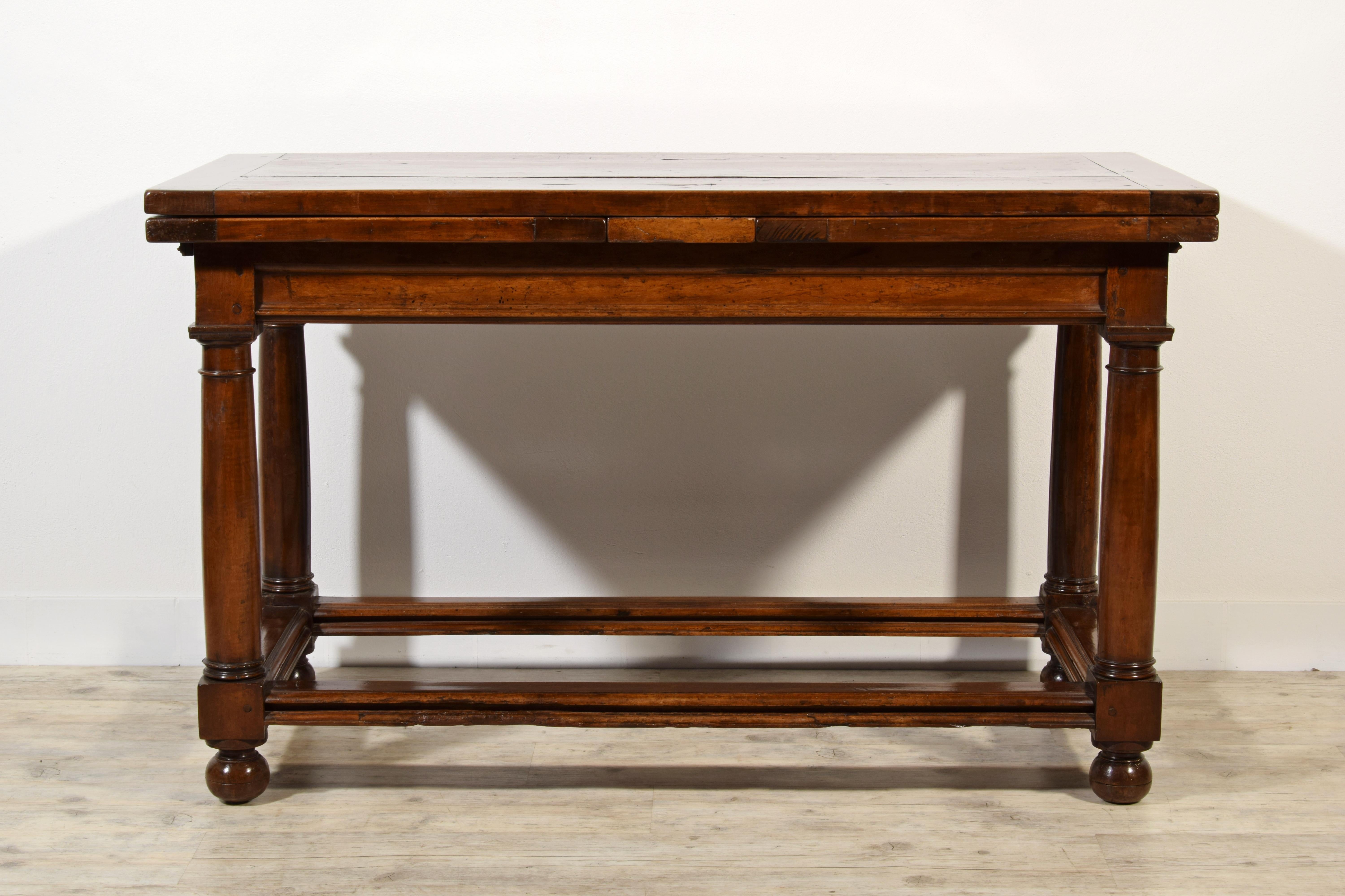 Renaissance 18TH Century, Italian Walnut Extendable Table For Sale