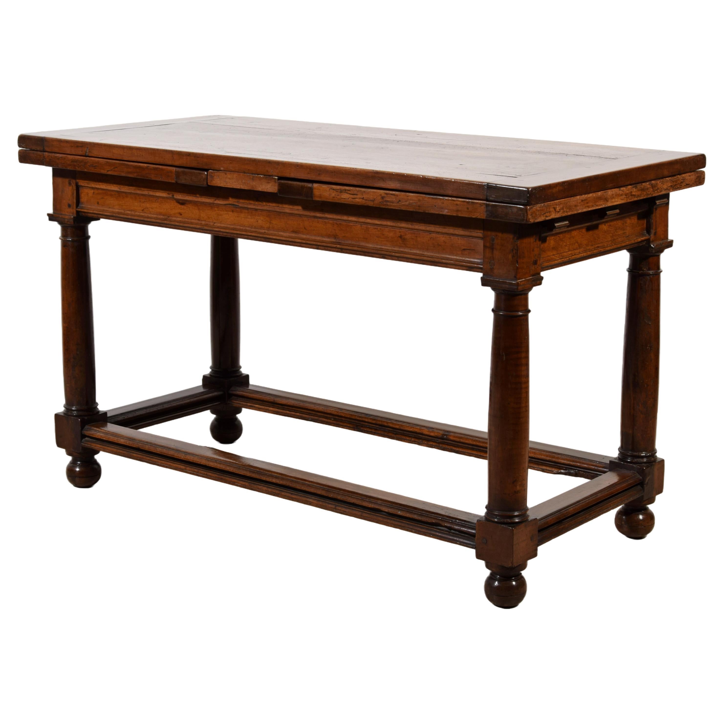 18TH Century, Italian Walnut Extendable Table For Sale