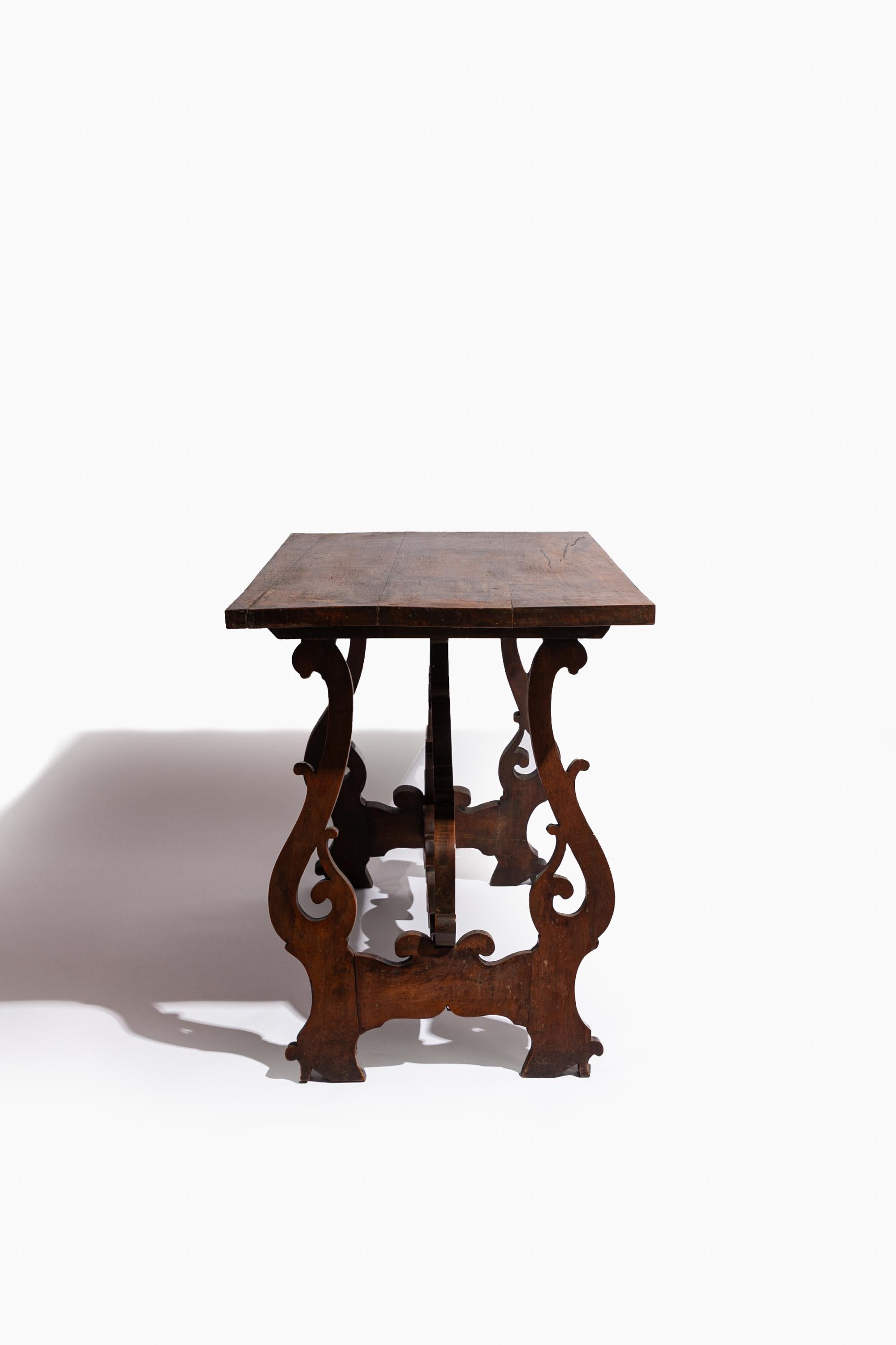 18th Century Italian Walnut Fratino Console Table For Sale 3