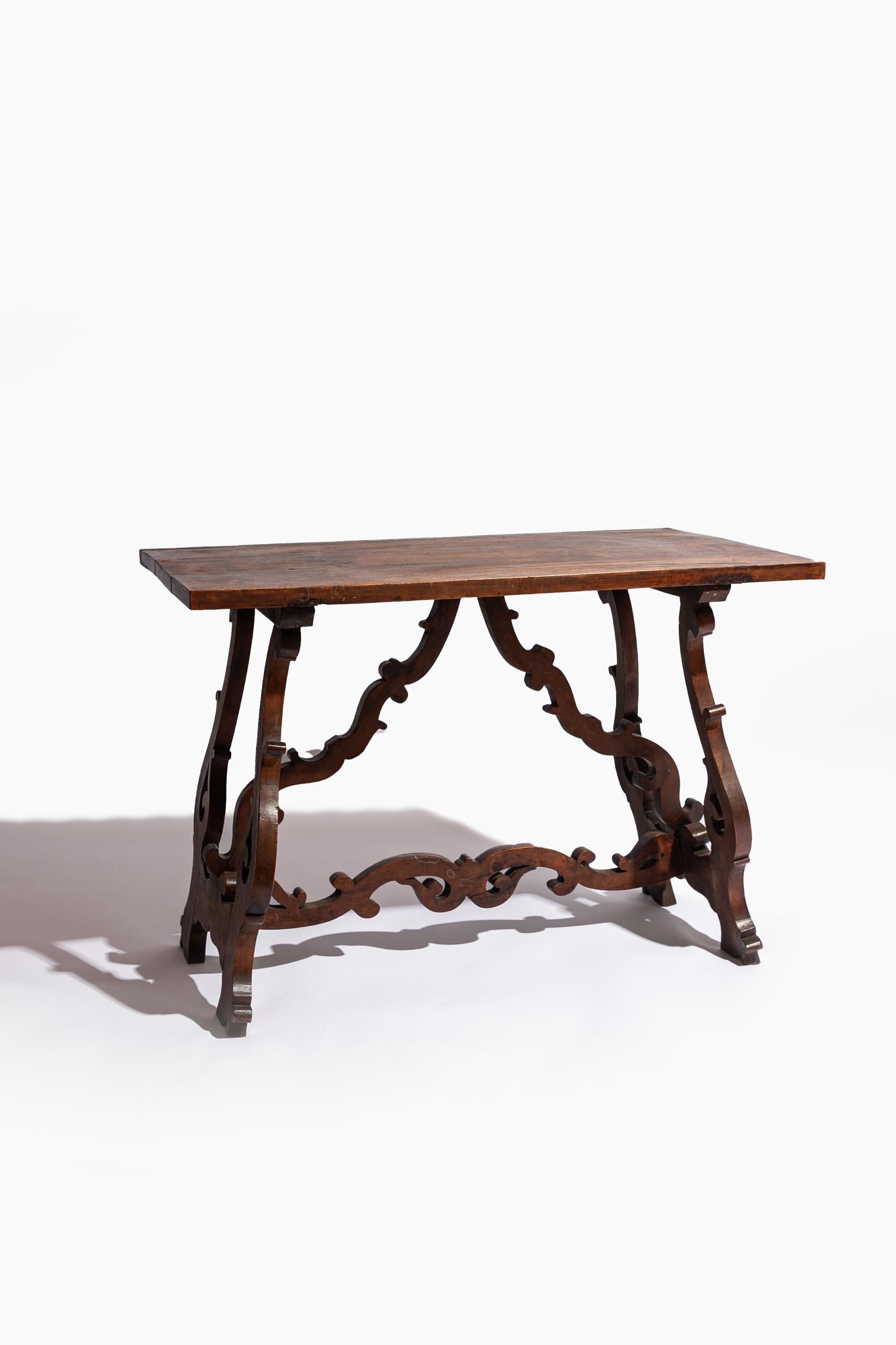 18th Century Italian Walnut Fratino Console Table For Sale 4