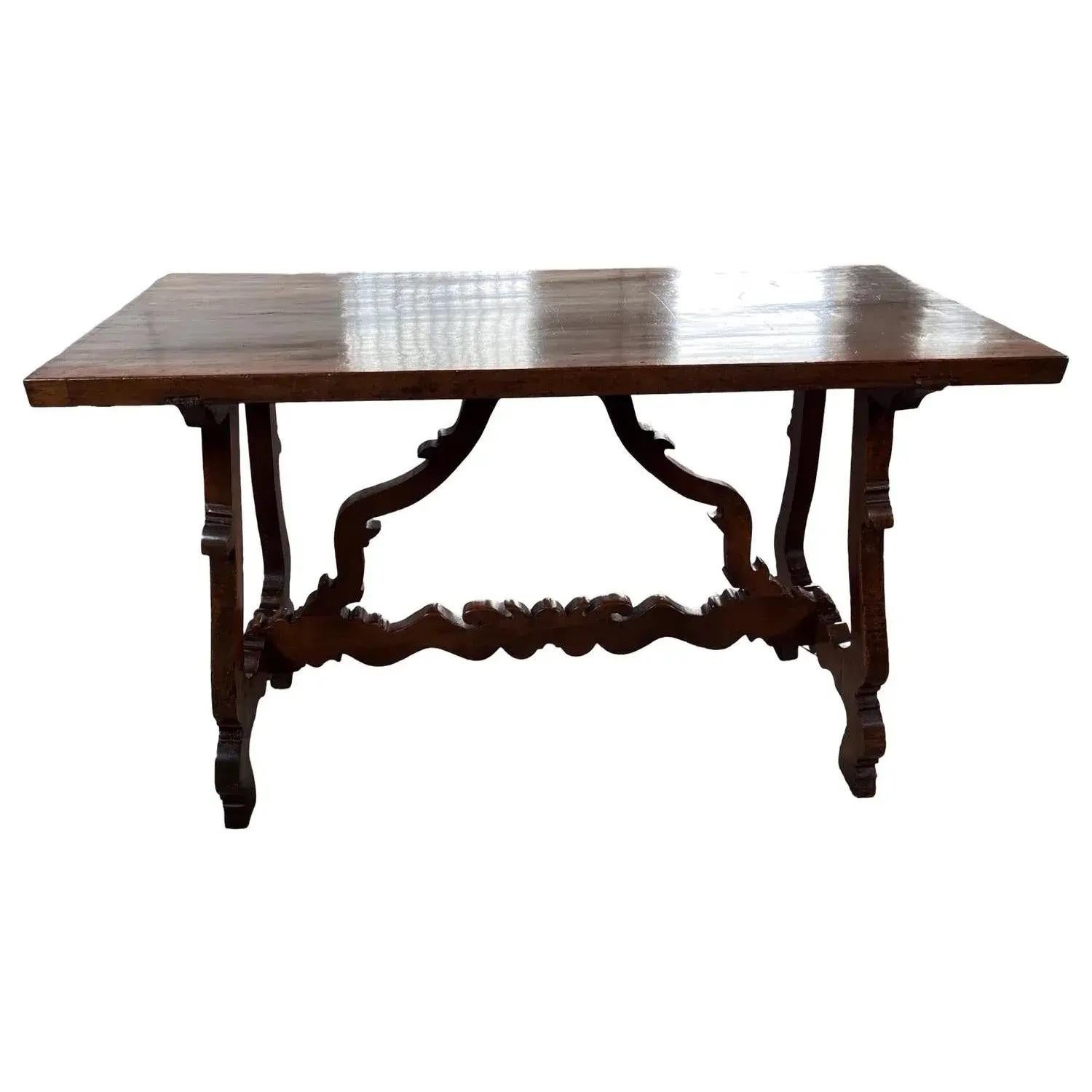 Konsolentisch Fratino, handgefertigt in Italien Mitte des 17. Jahrhunderts aus Nussbaum. Der Tisch hat wunderschöne Proportionen, Farben und Patina, und ich habe mich sofort in ihn verliebt, als ich ihn sah. Die Platte ist aus einem 3 cm dicken