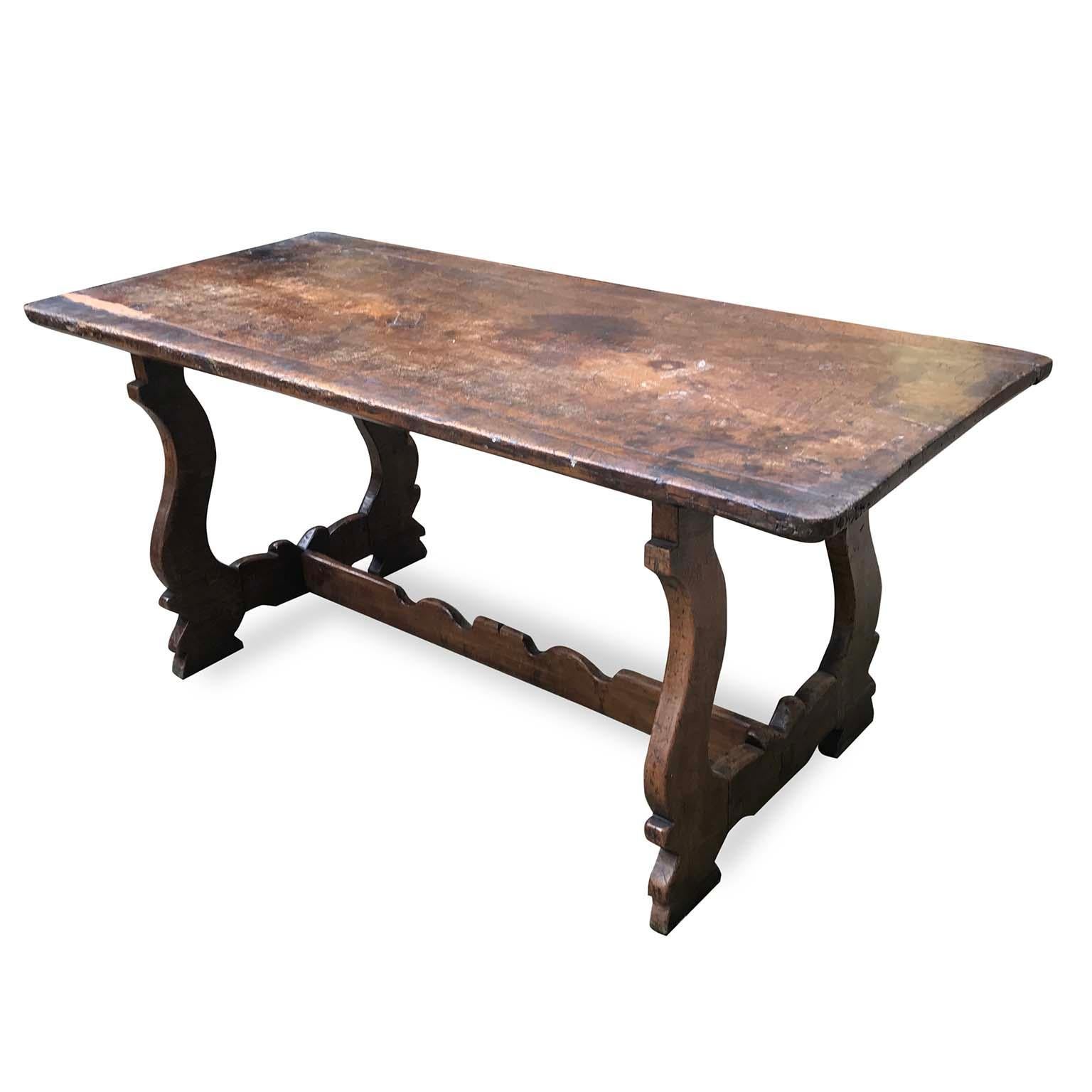 18th Century Italian Fratino Table with Lyre Legs Solid Walnut Rectangular Table In Good Condition For Sale In Milan, IT