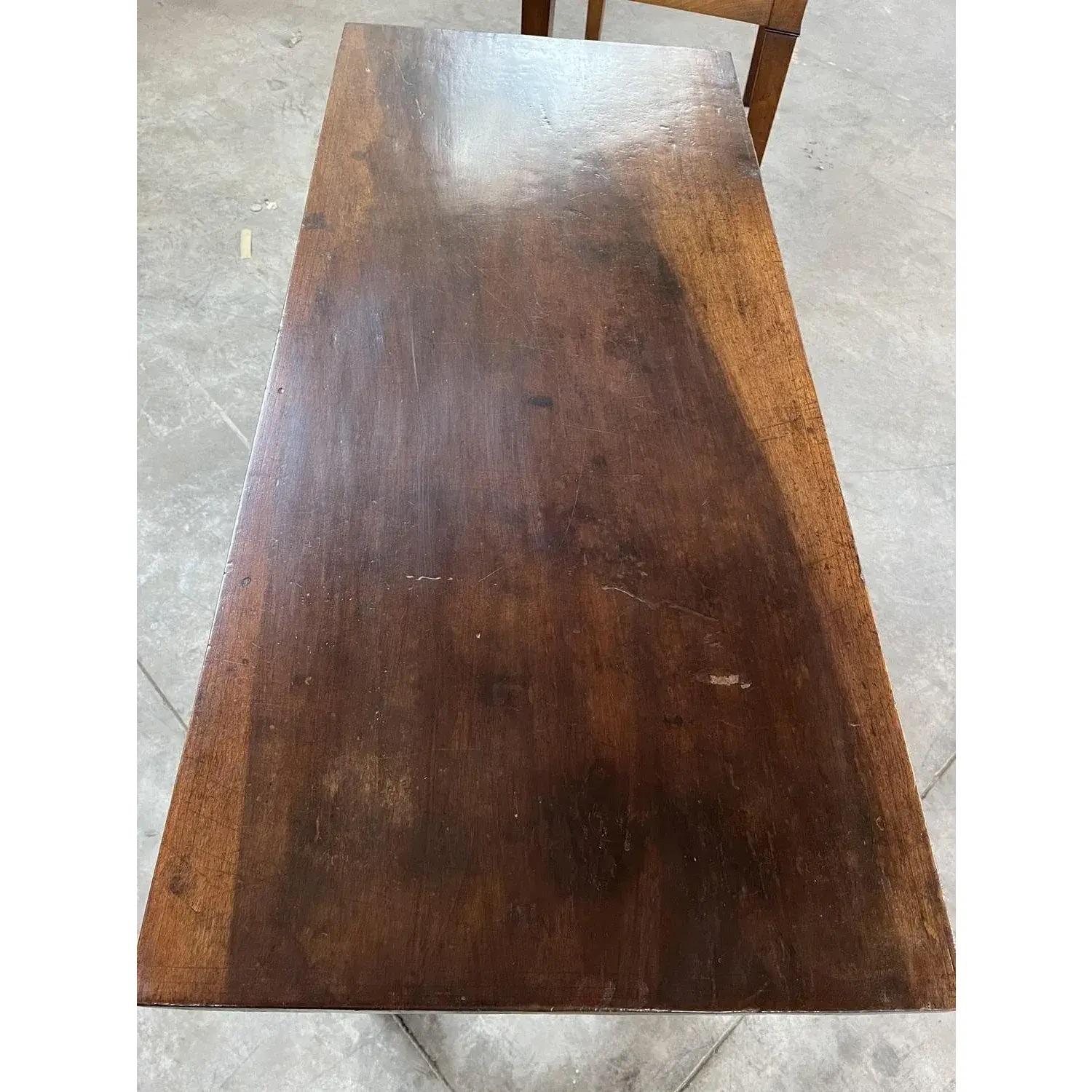 Italienischer Fratino-Tisch aus Nussbaum des 18. Jahrhunderts mit Lyra-Beinen (Walnuss) im Angebot