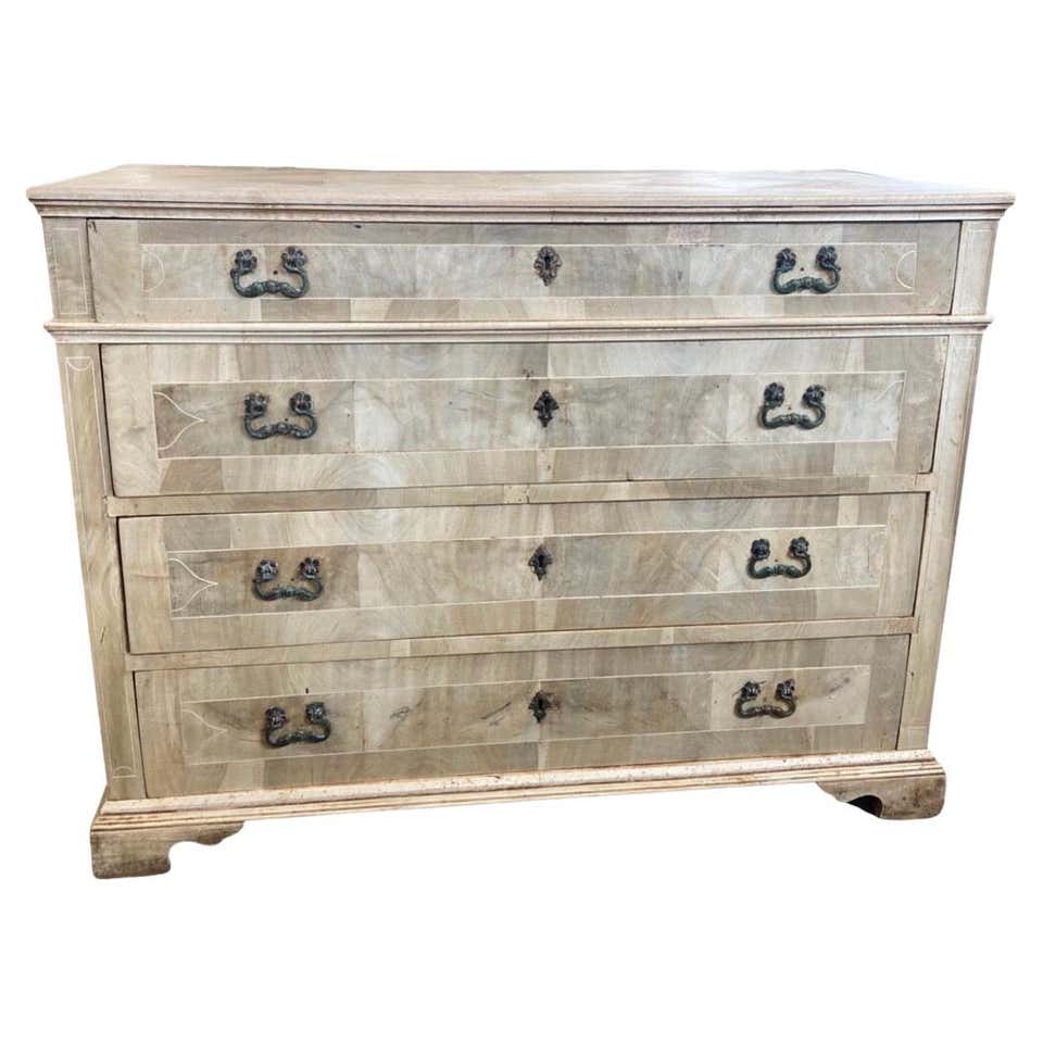 Large Commodes And Chests - 1,074 For Sale on 1stDibs