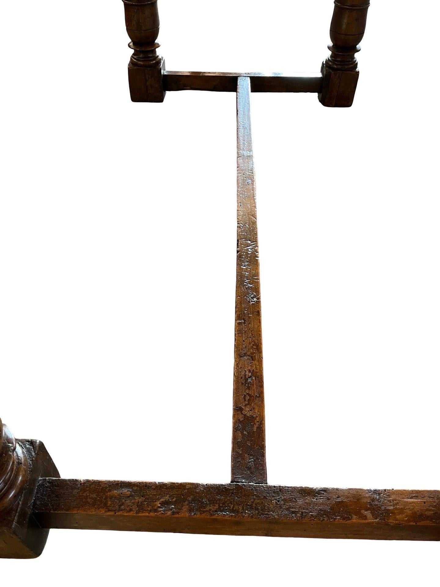 18th Century Italian Walnut Kitchen Table / Work Table In Good Condition For Sale In Viterbo, VT