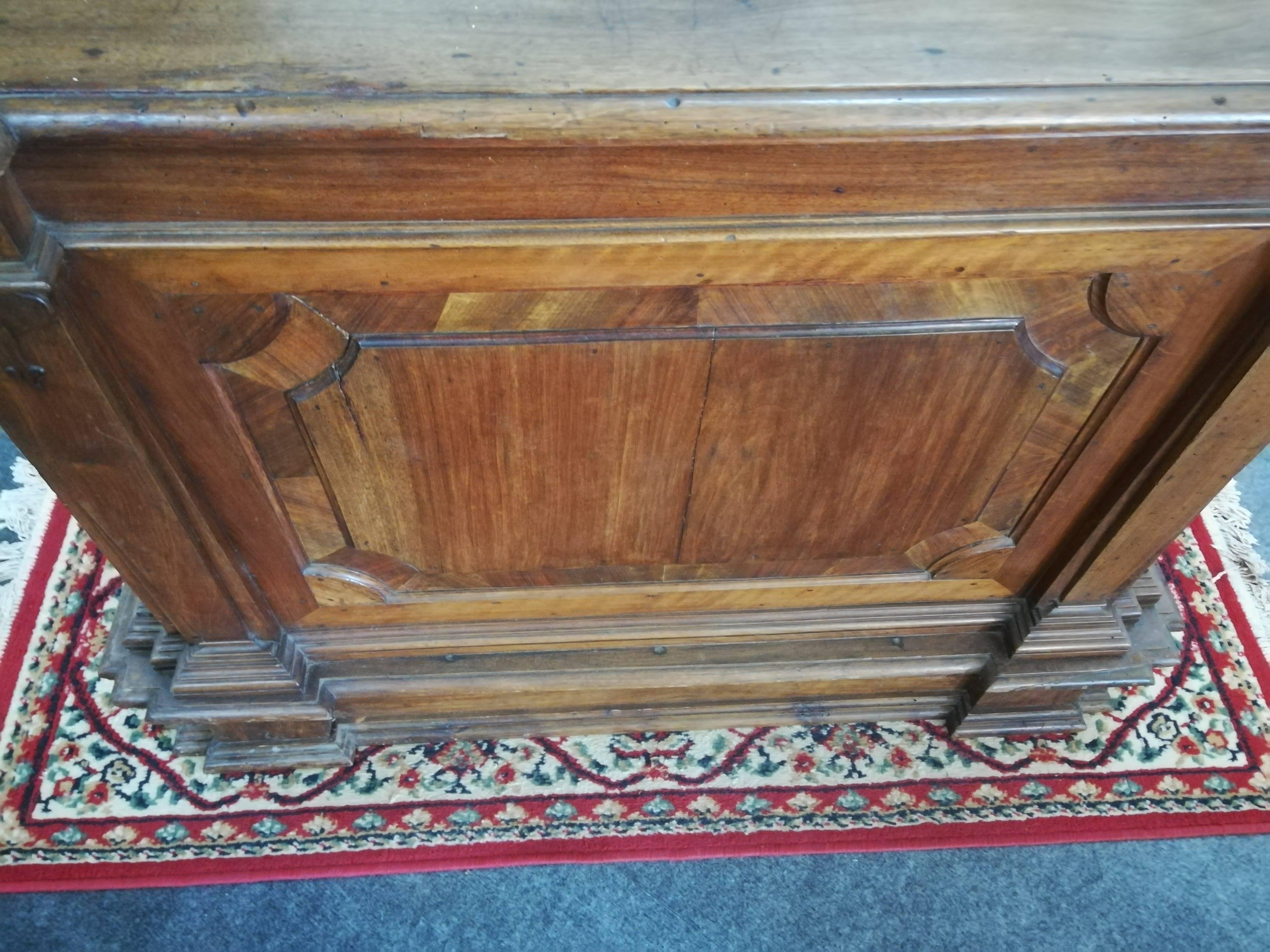 18th Century Italian Walnut Kneeler In Good Condition For Sale In Wyboston Lakes, GB