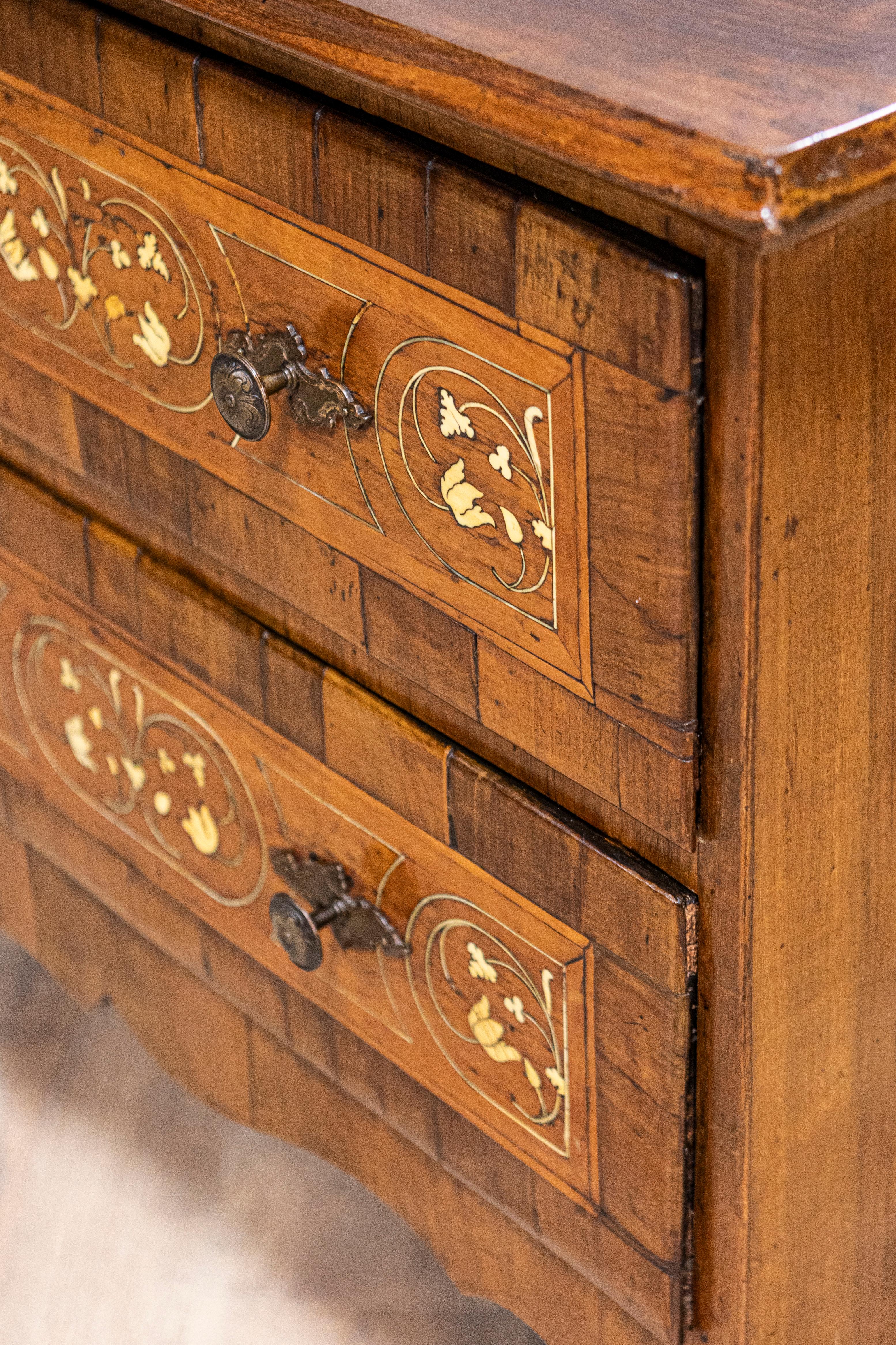 18th Century Italian Walnut, Mahogany and Ash Two-Drawer Commode with Marquetry For Sale 13