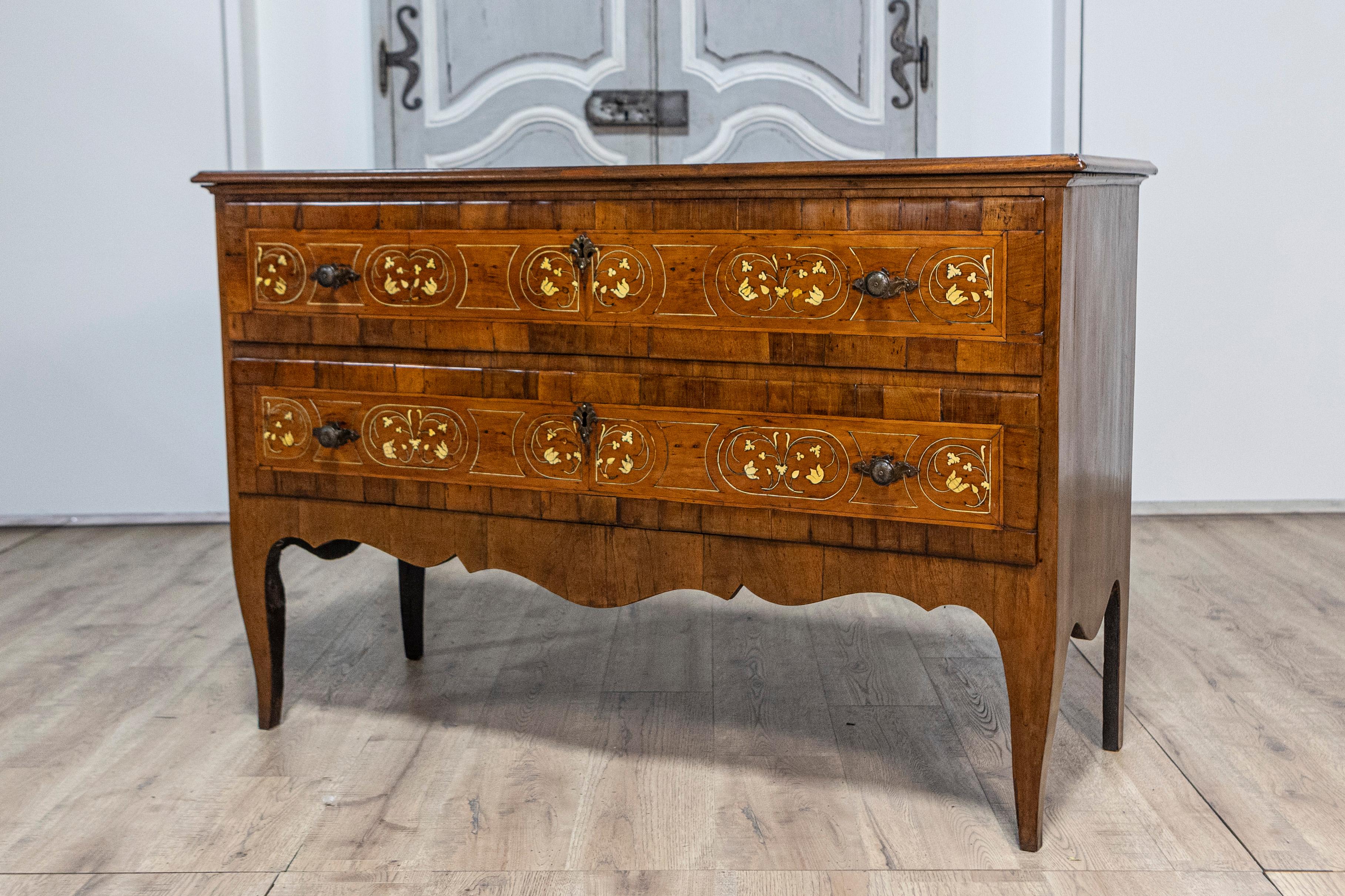 18th Century Italian Walnut, Mahogany and Ash Two-Drawer Commode with Marquetry For Sale 1