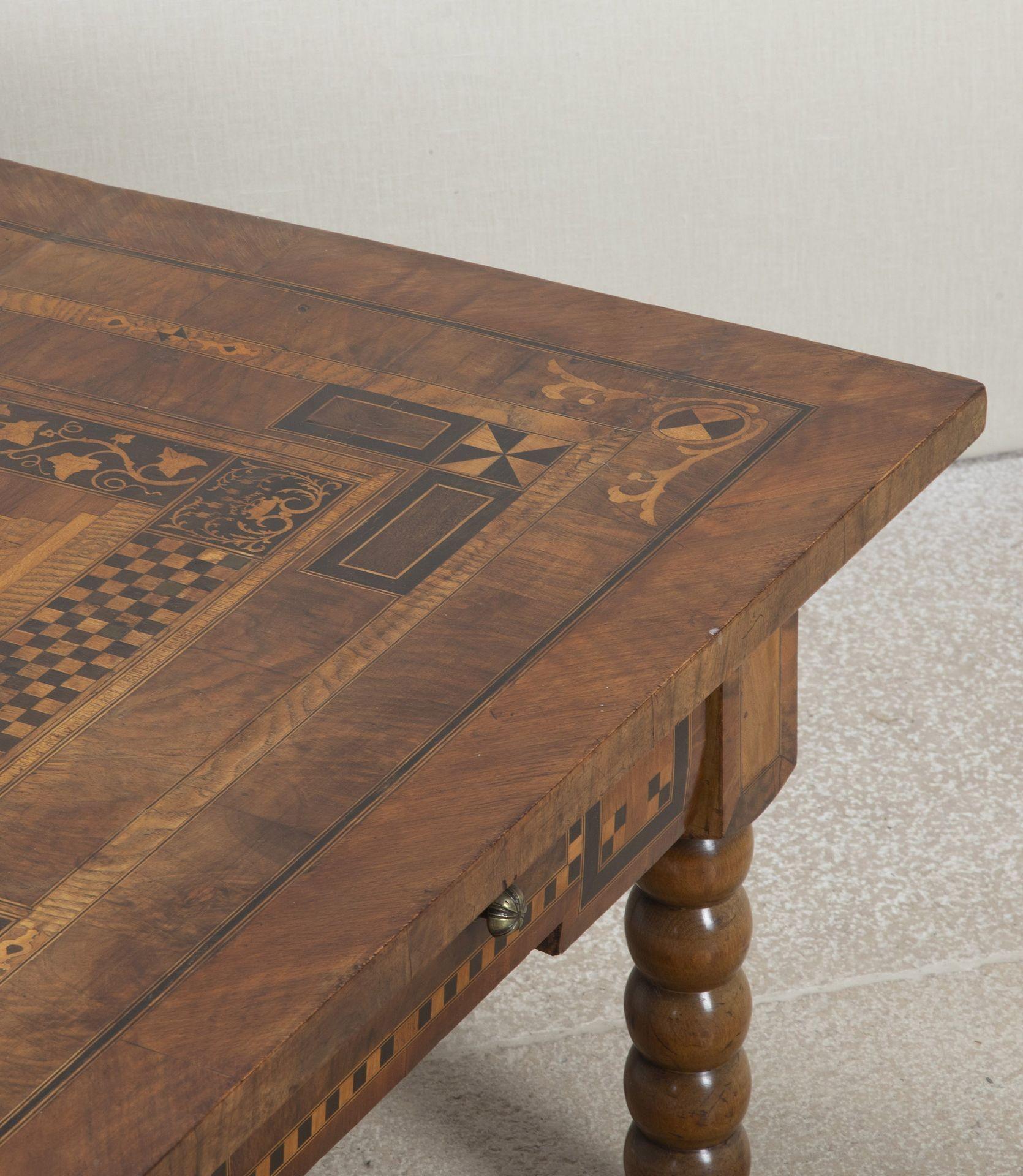Mesa italiana de marquetería de nogal del siglo XVIII en Bueno estado para la venta en Gloucestershire, GB