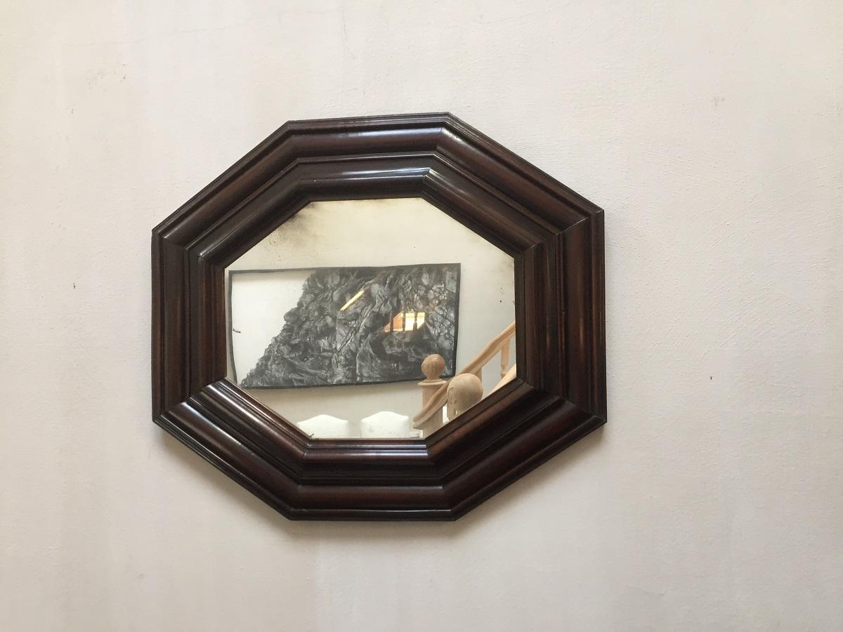 18th Century Italian Walnut Octogonal Mirror For Sale 5