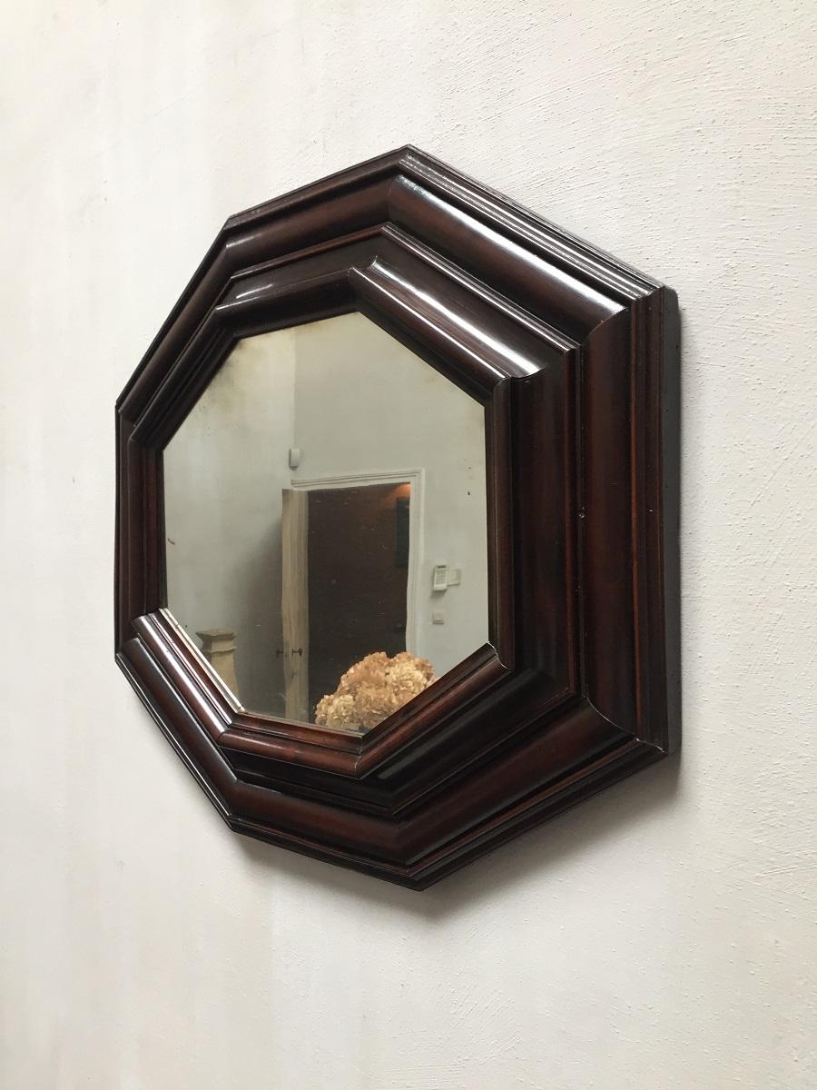 18th Century Italian Walnut Octogonal Mirror For Sale 1