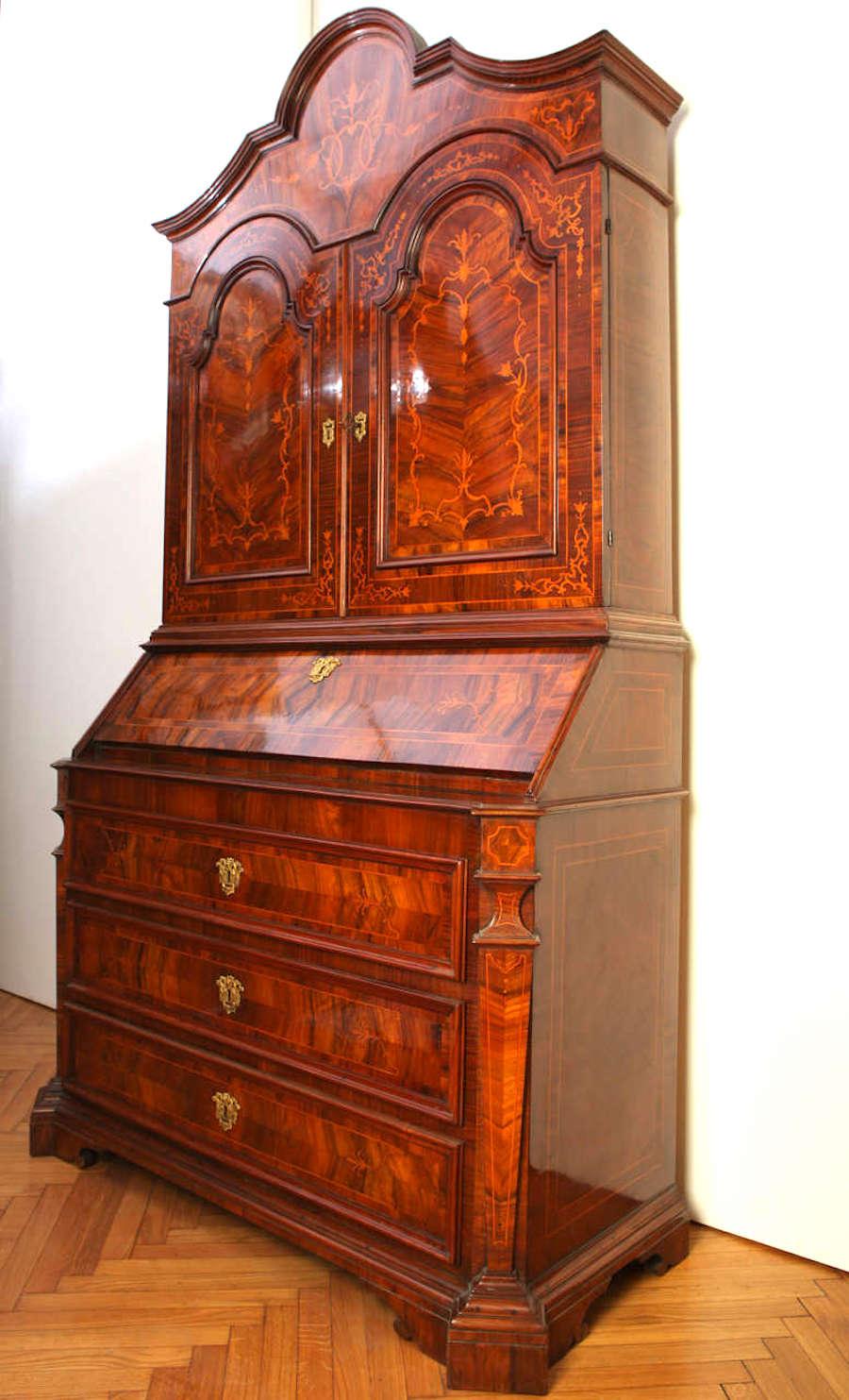 Baroque 18th Century Italian Walnut Parquetry Important Bureau Cabinet Trumeaux For Sale