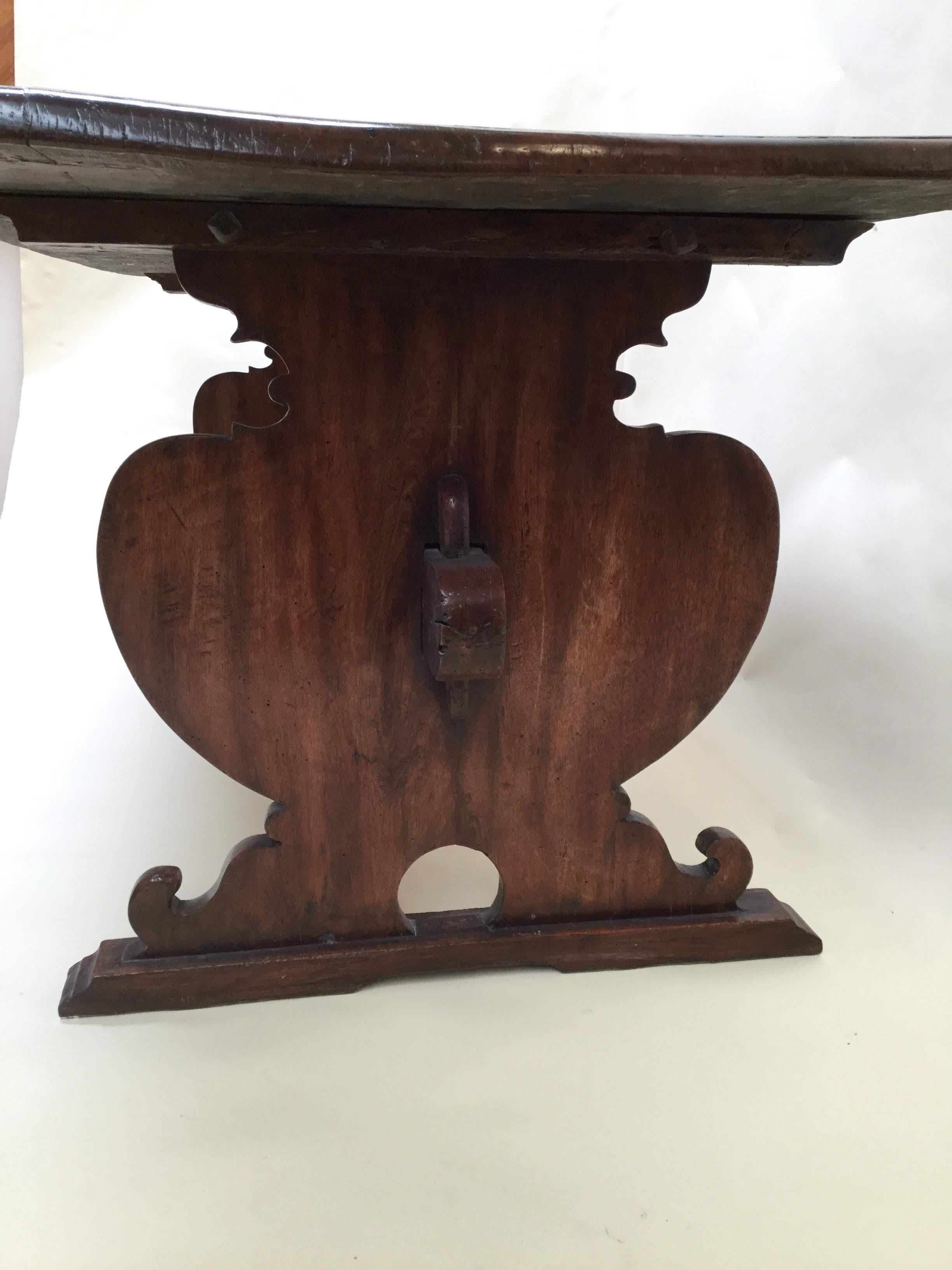 18th Century Italian Walnut Refectory Table In Good Condition For Sale In San Francisco, CA