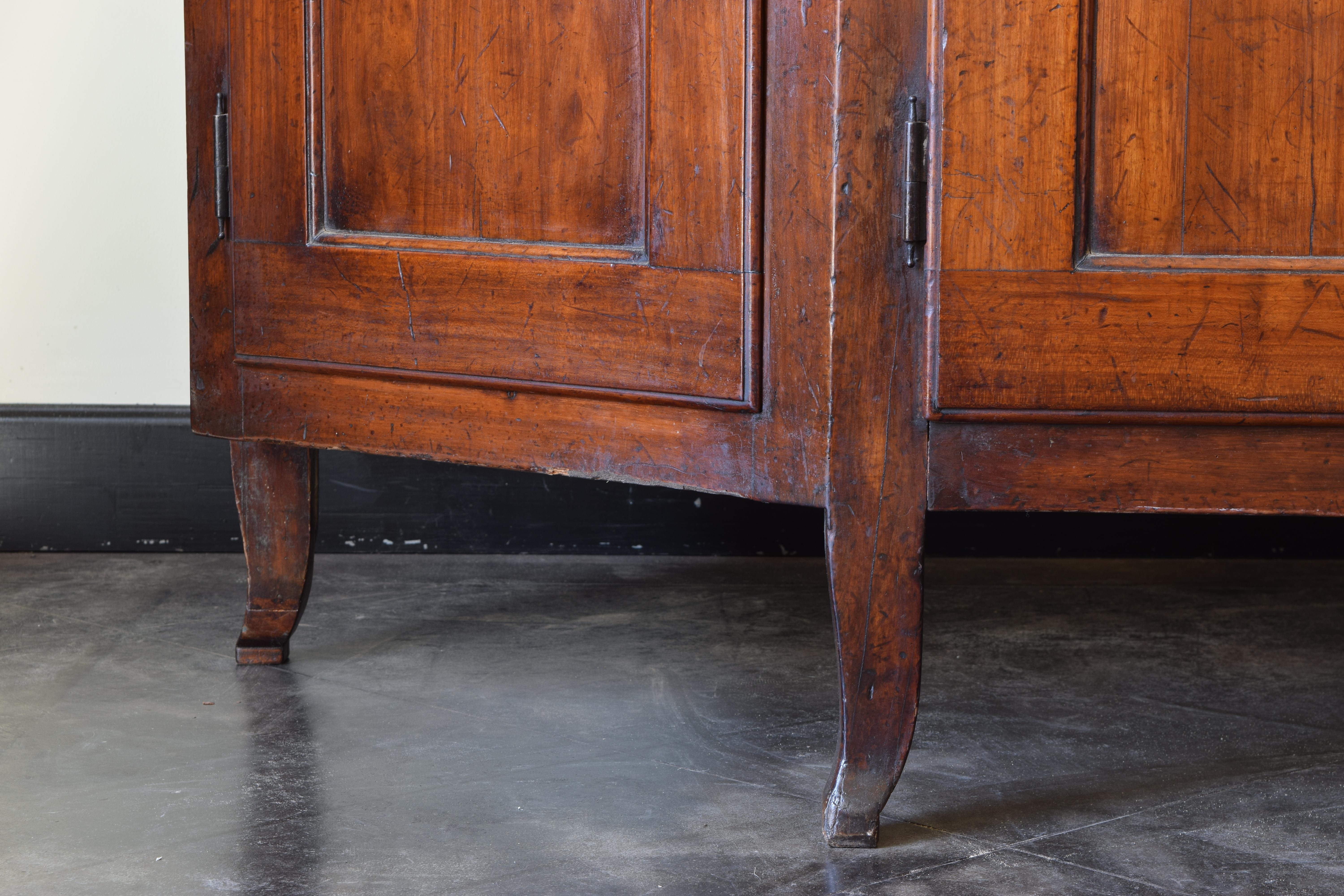 18th Century Italian Walnut Scantonata Credenza 8