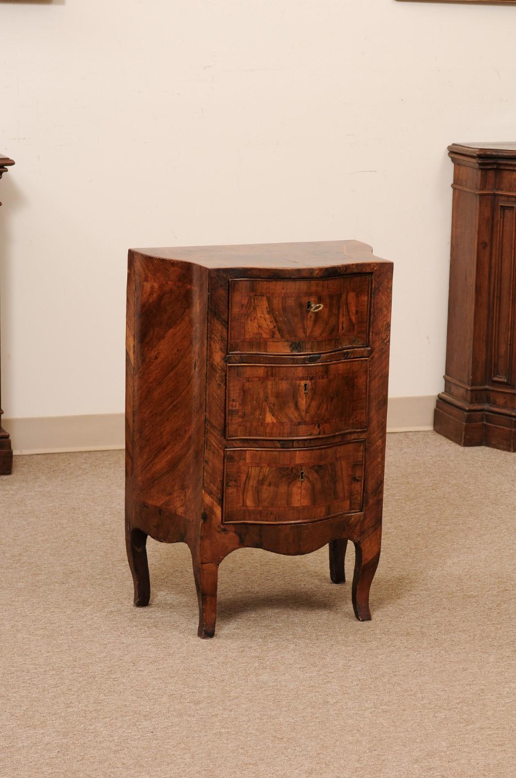 18th Century and Earlier 18th Century Italian Walnut Serpentine 3 Drawer Commodino For Sale