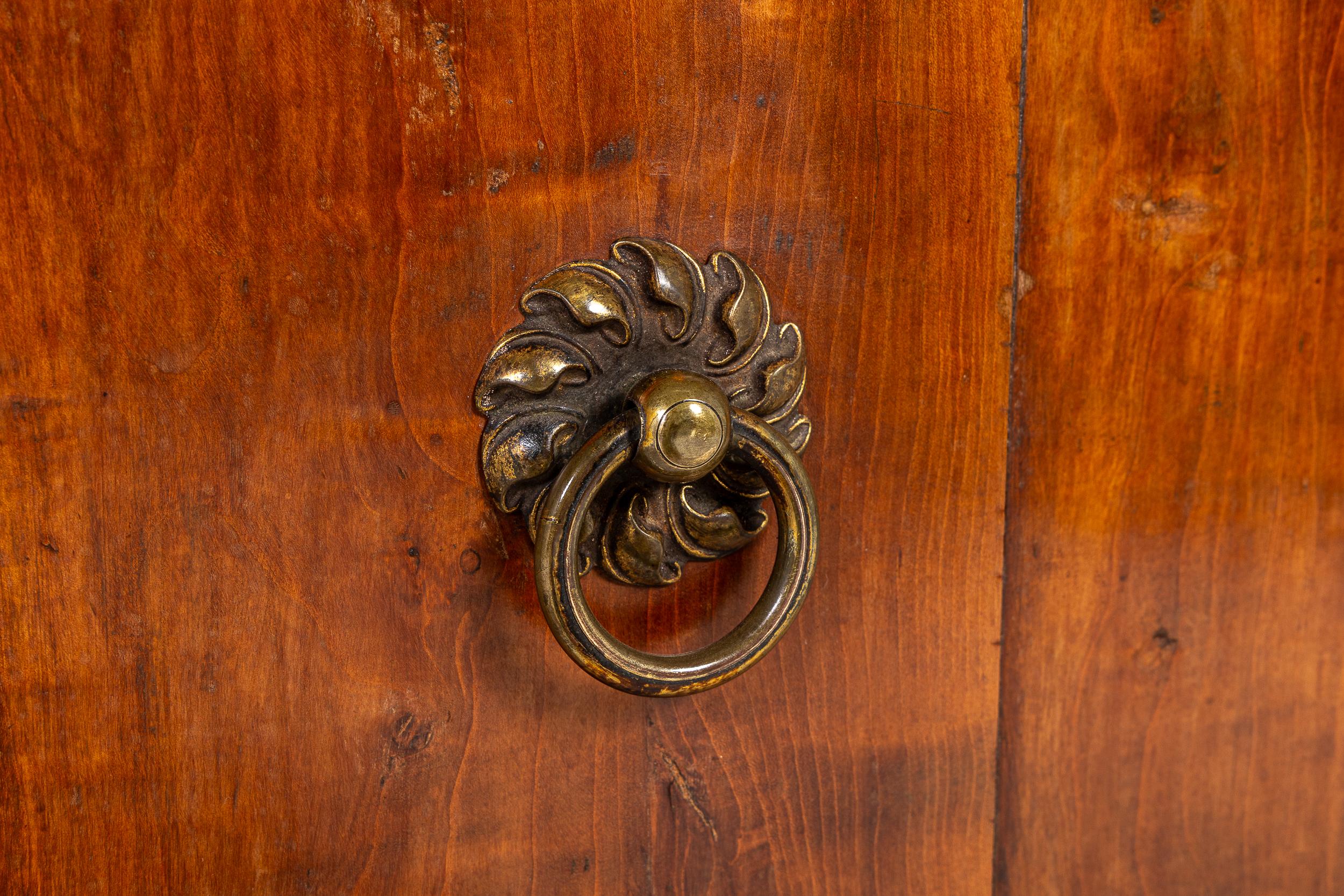 Credenza/armadio in noce italiano del XVIII secolo in vendita 1