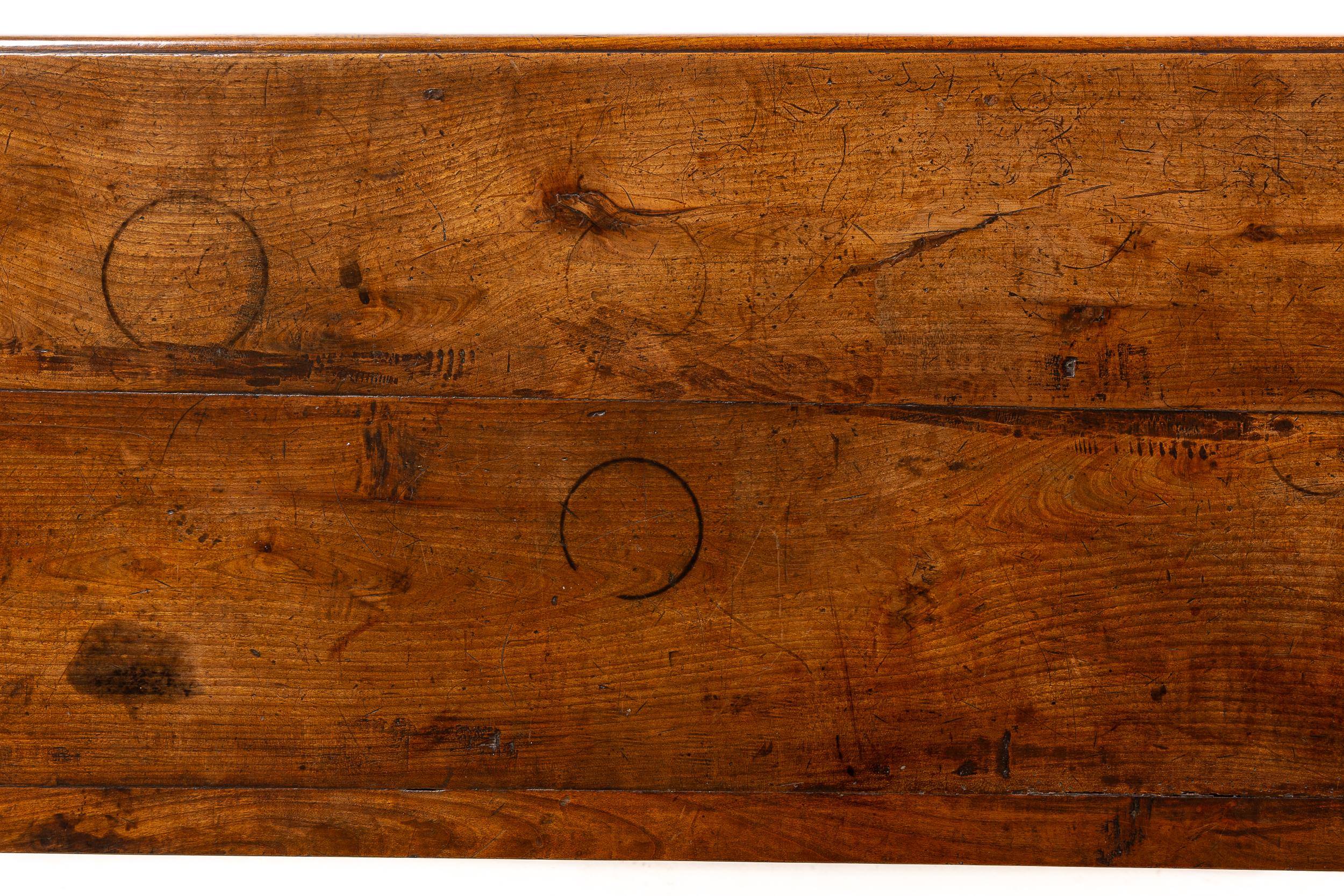 Credenza/armadio in noce italiano del XVIII secolo in vendita 3
